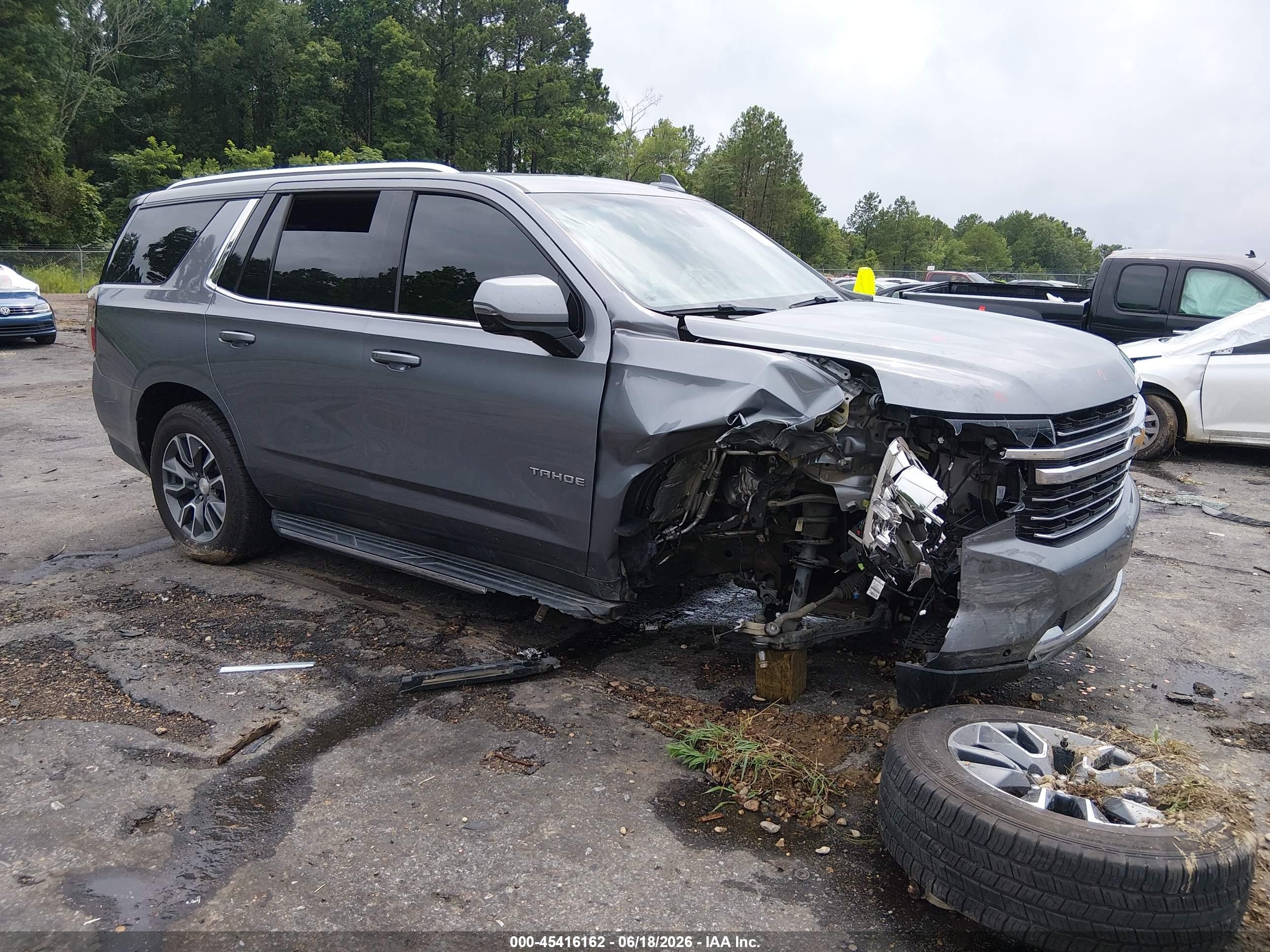 2021 Chevrolet Tahoe LT, VIN 1GNSCNKD3MR221386 — Front end