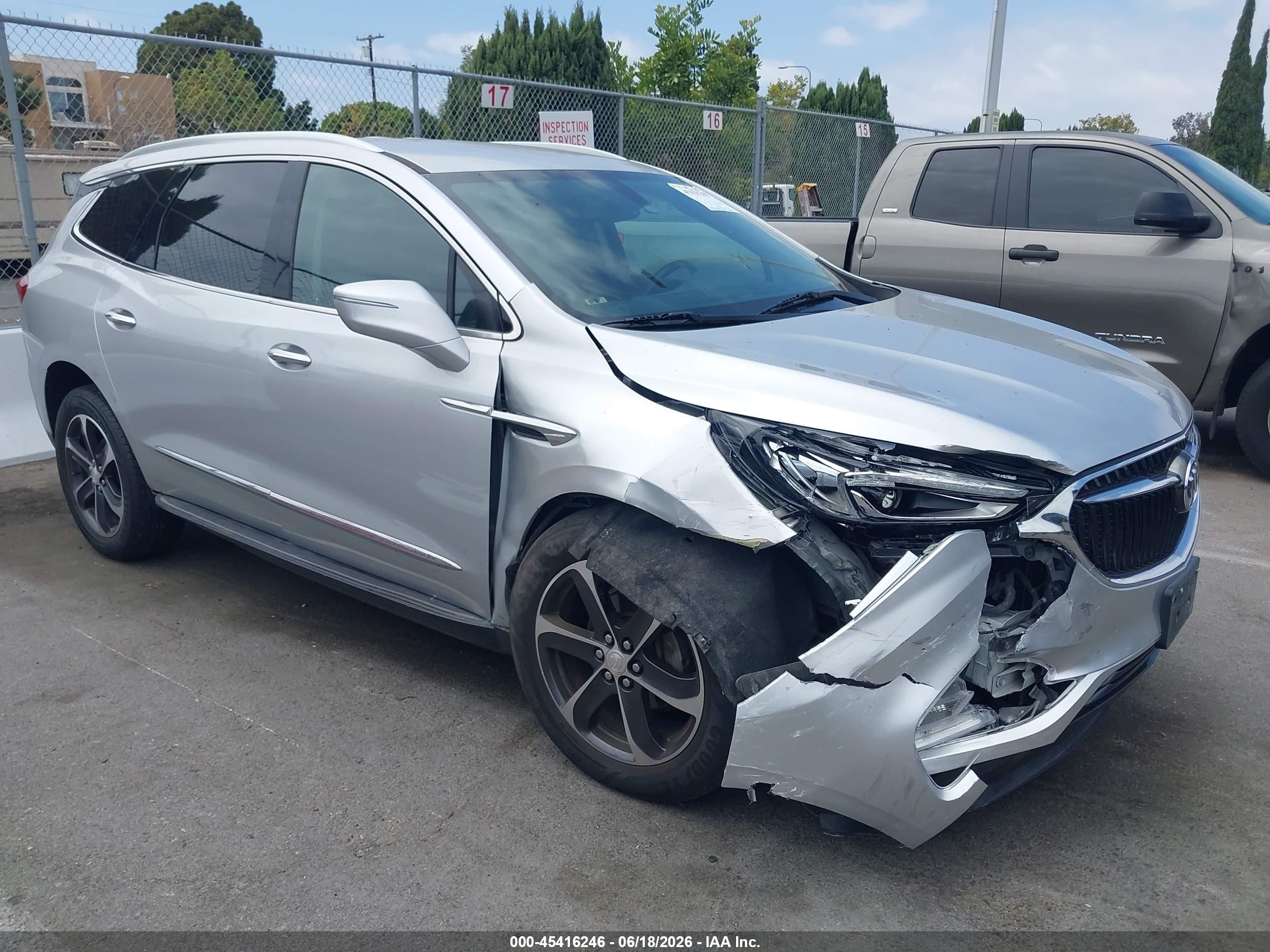 2019 Buick Enclave Essence, VIN 5GAERBKW1KJ192035 — Перед