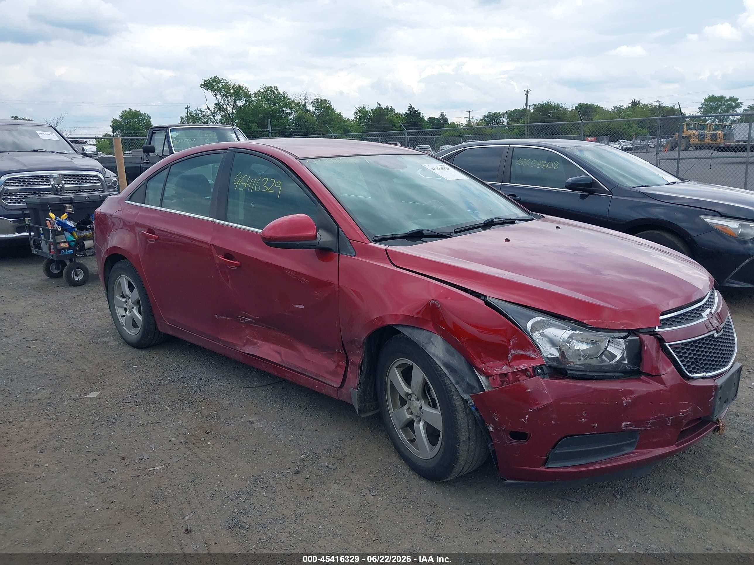 2014 Chevrolet Cruze 1LT, VIN 1G1PC5SB4E7398175 — Front end
