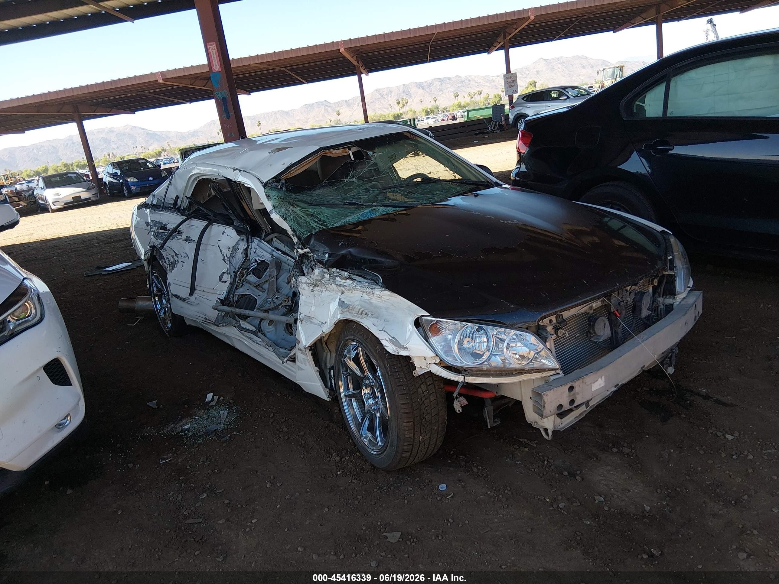 2002 Lexus IS 300/350, VIN JTHBD192120045196 — Side