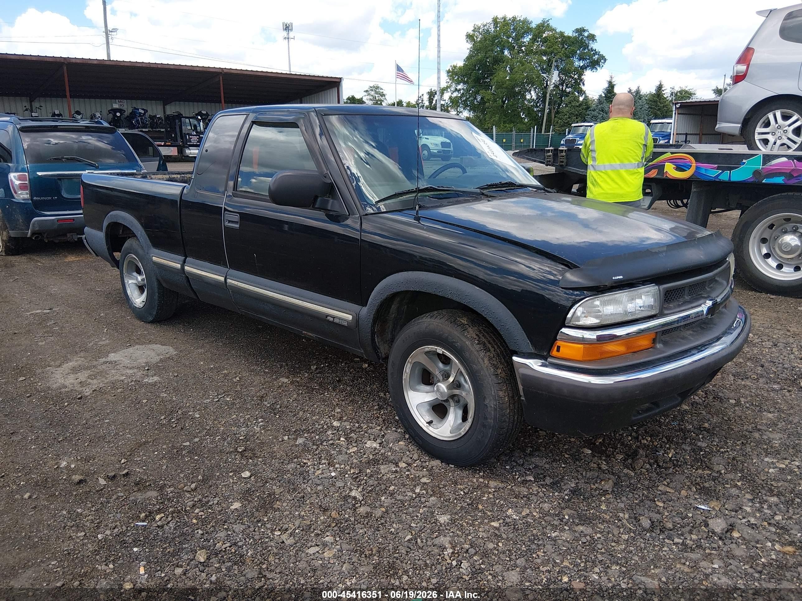 2003 Chevrolet S-10, VIN 1GCCS19HX38158373 — Normal wear