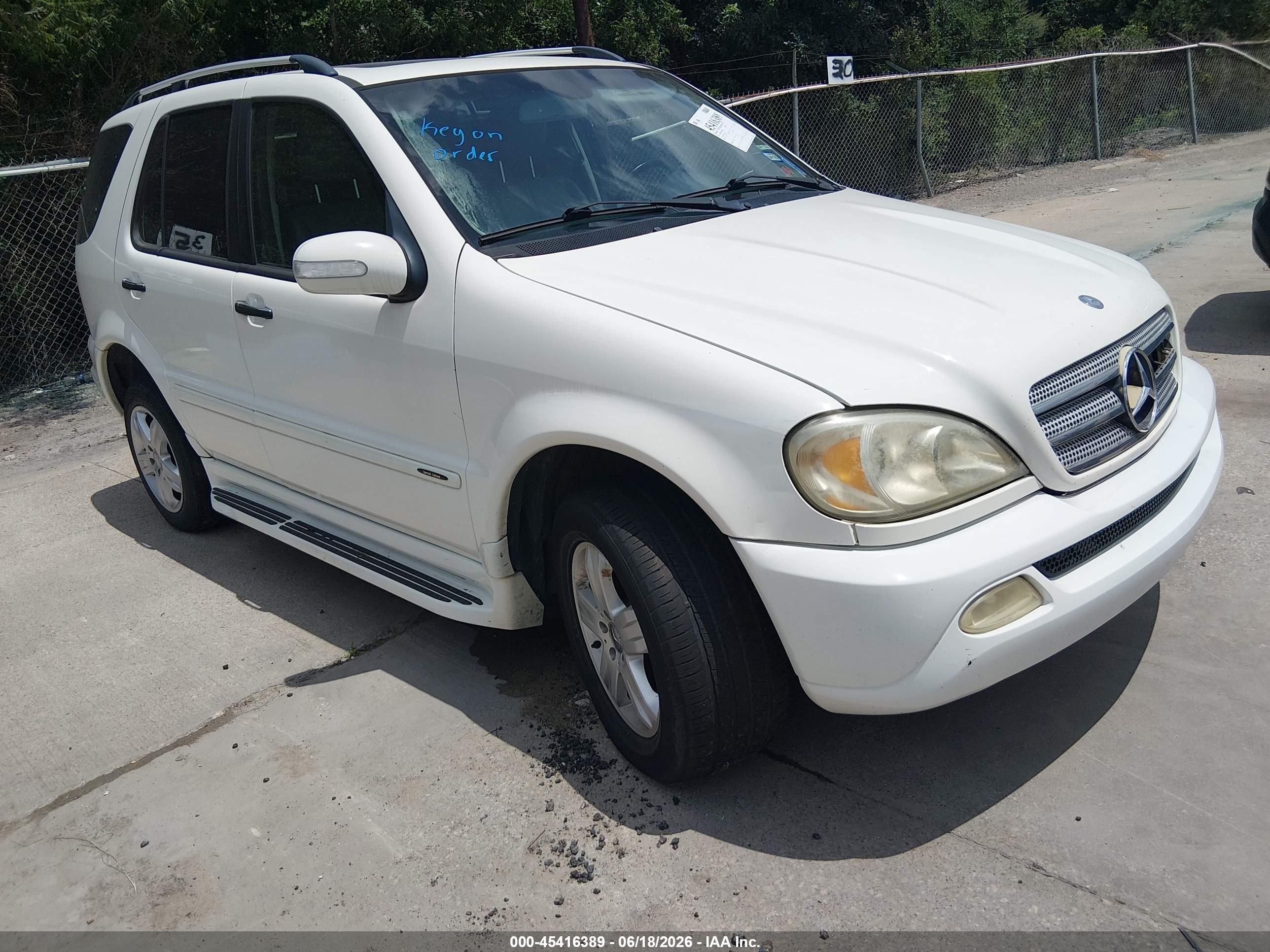 2005 Mercedes-Benz M 350, VIN 4JGAB57E15A554819 — Normal wear