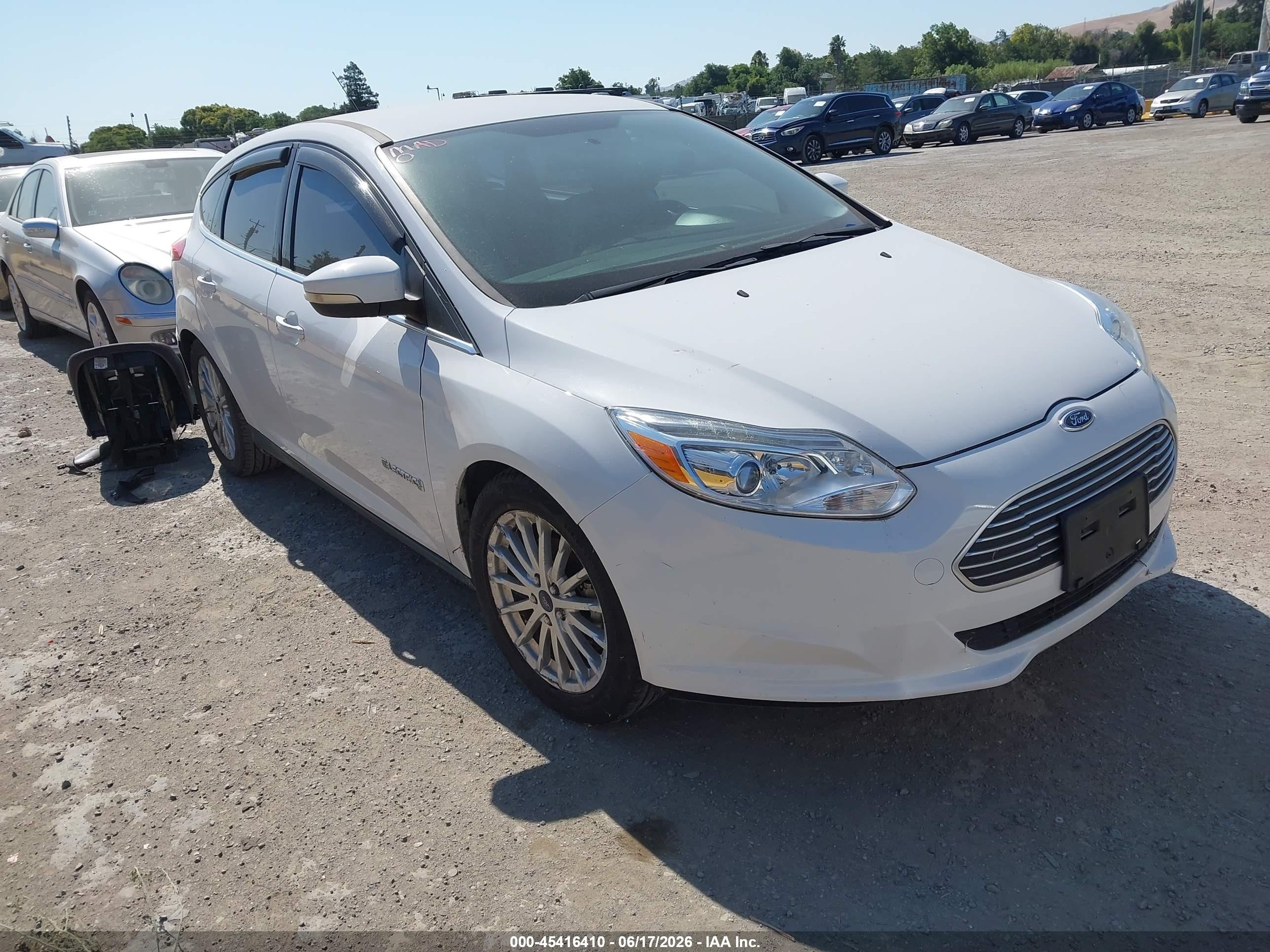 2014 Ford Focus Electric, VIN 1FADP3R4XEL287329 — Normal wear