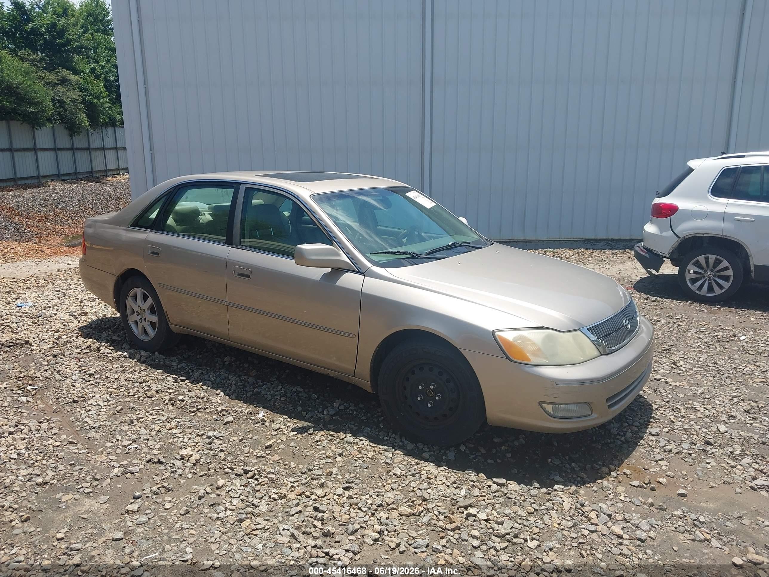 2001 Toyota Avalon XL, VIN 4T1BF28B01U171801 — Normal wear