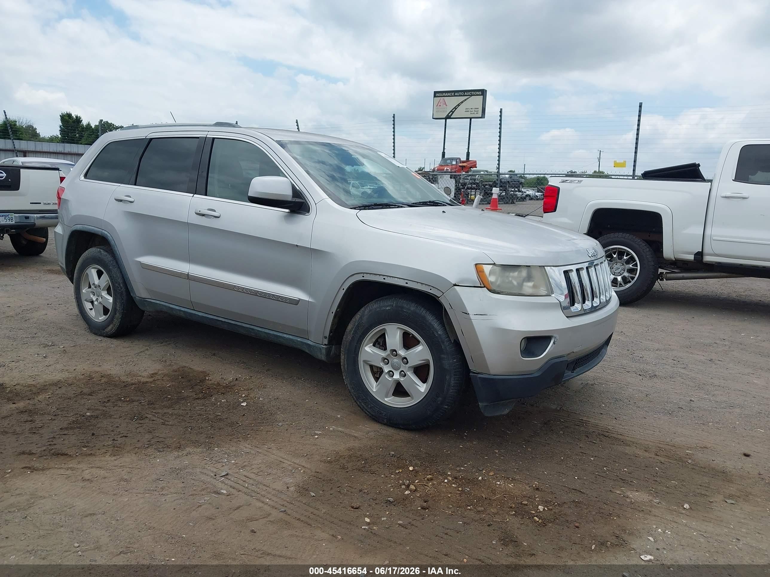 2011 Jeep Grand Cherokee Laredo, VIN 1J4RS4GG3BC564085 — Normal wear