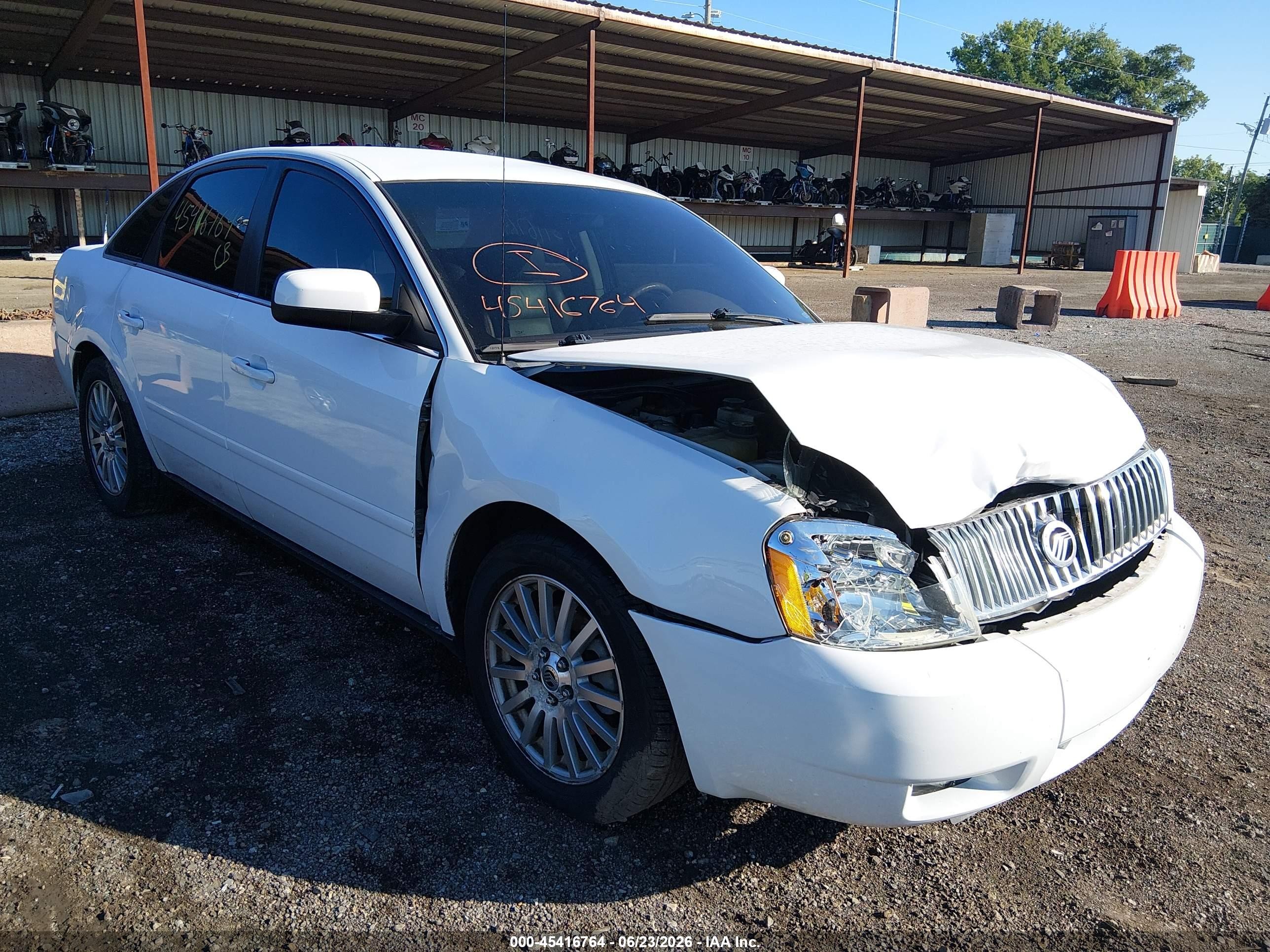 2005 Mercury Montego Premier, VIN 1MEHM431X5G625862 — Front end