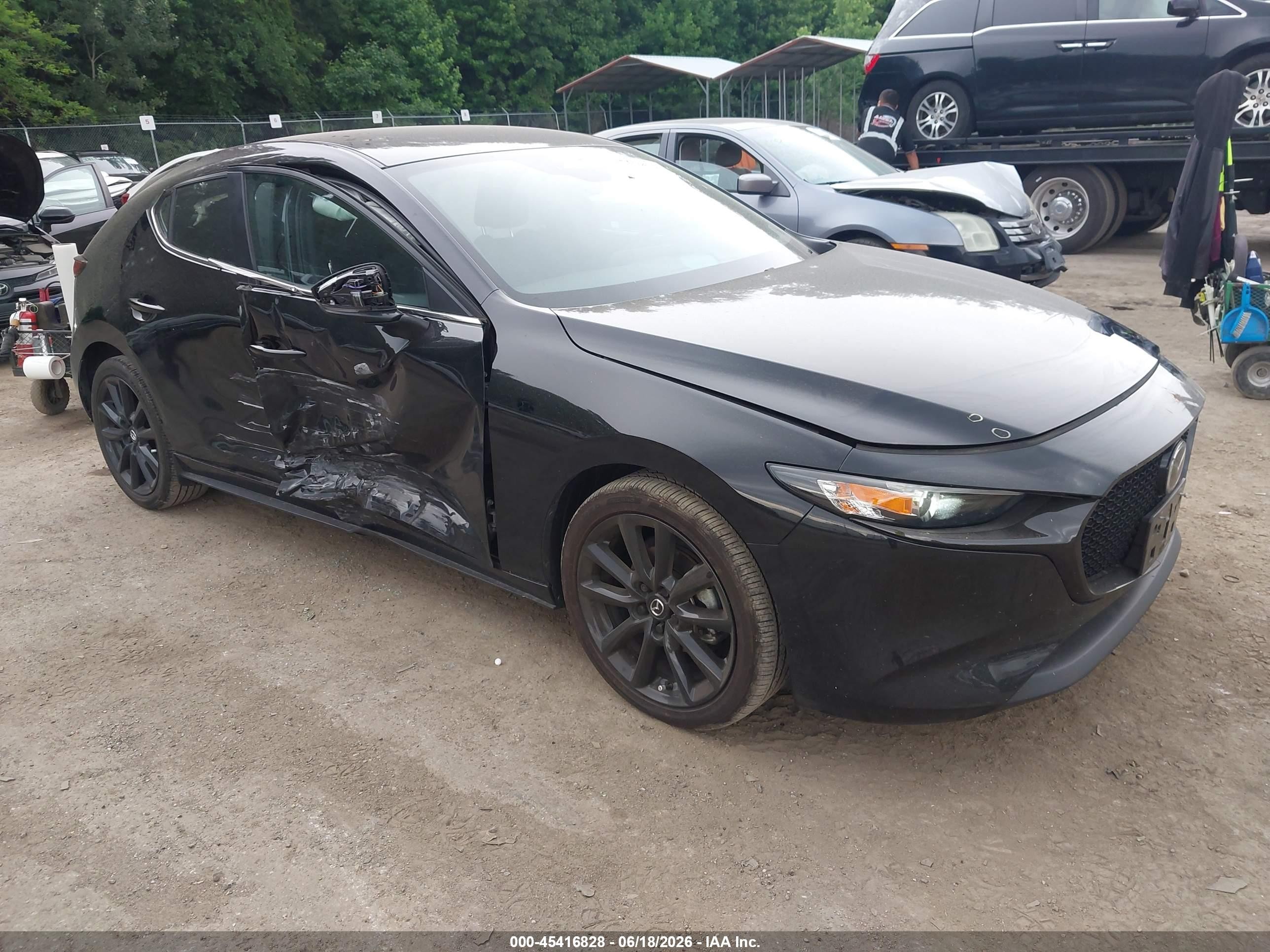 2024 Mazda 3 S Select Sport, VIN JM1BPAKM1R1720831 — Бок