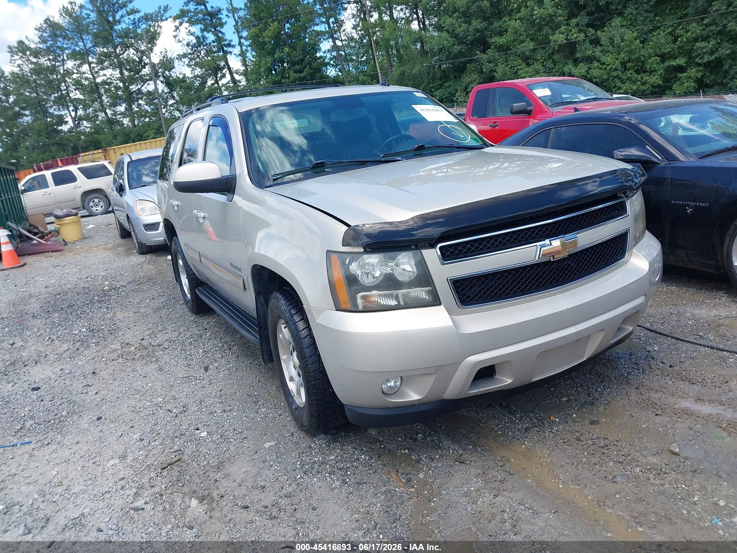 2010 Chevrolet Tahoe LT, VIN 1GNMCBE35AR215255 — Side
