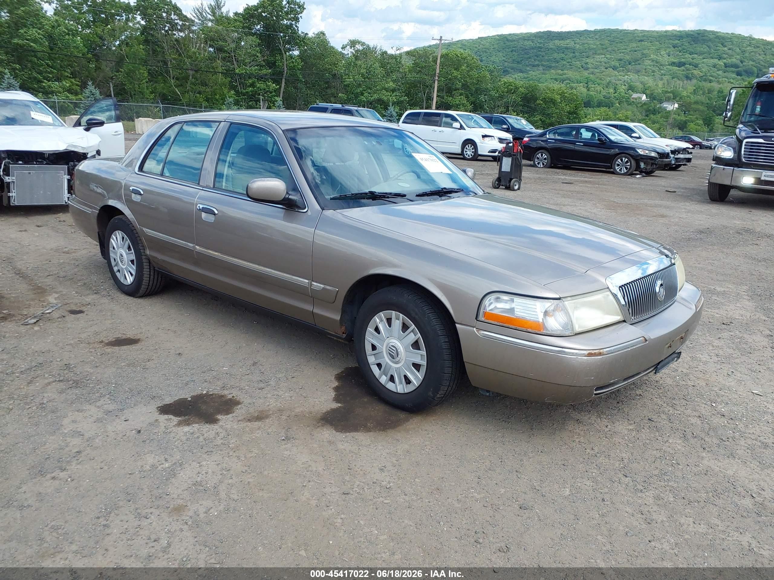 2004 Mercury Grand Marquis GS, VIN 2MEFM74W54X665438 — Normal wear