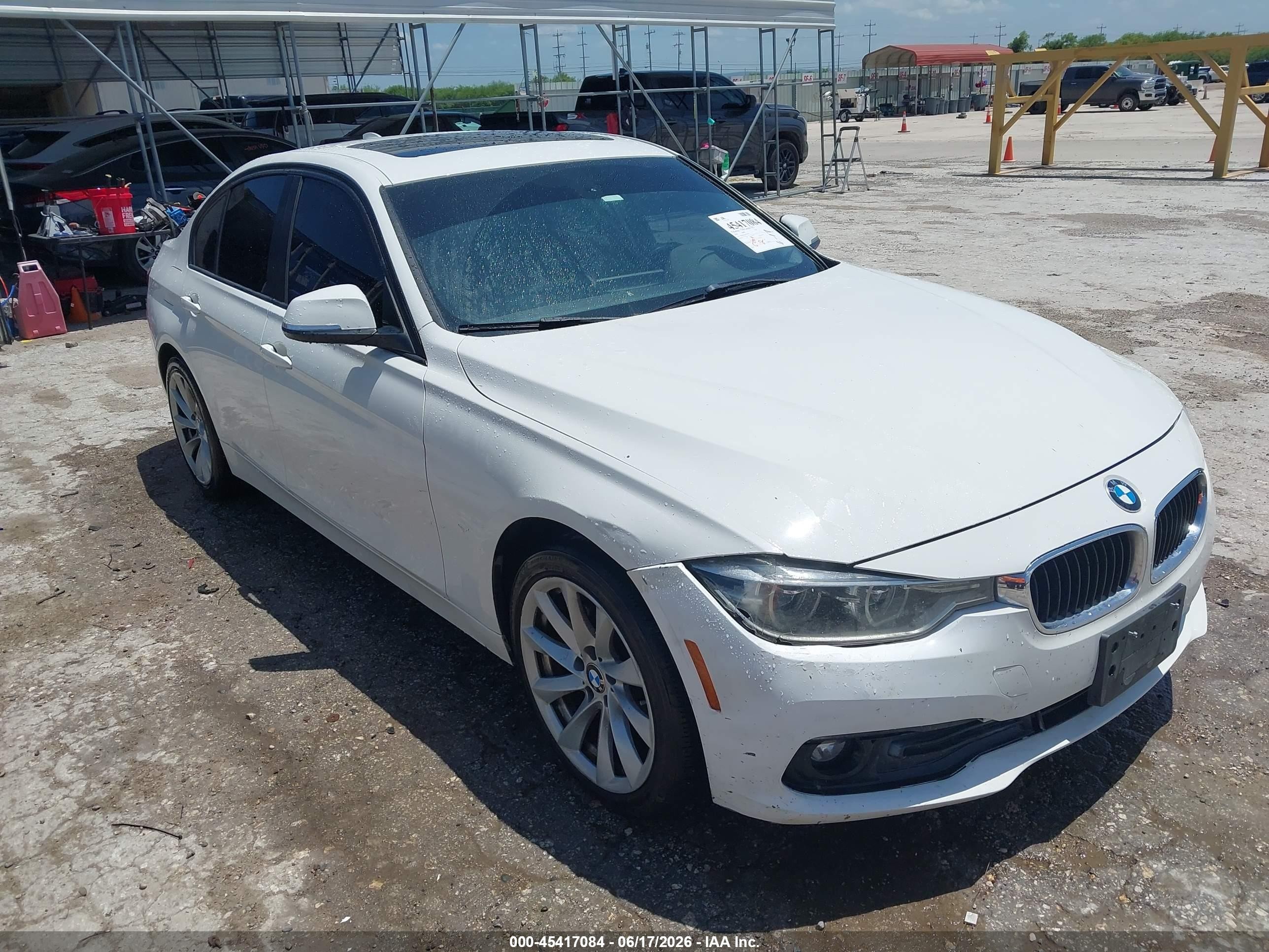 2018 BMW 3 Series 320i, VIN WBA8E1G51JNU92437 — Front end
