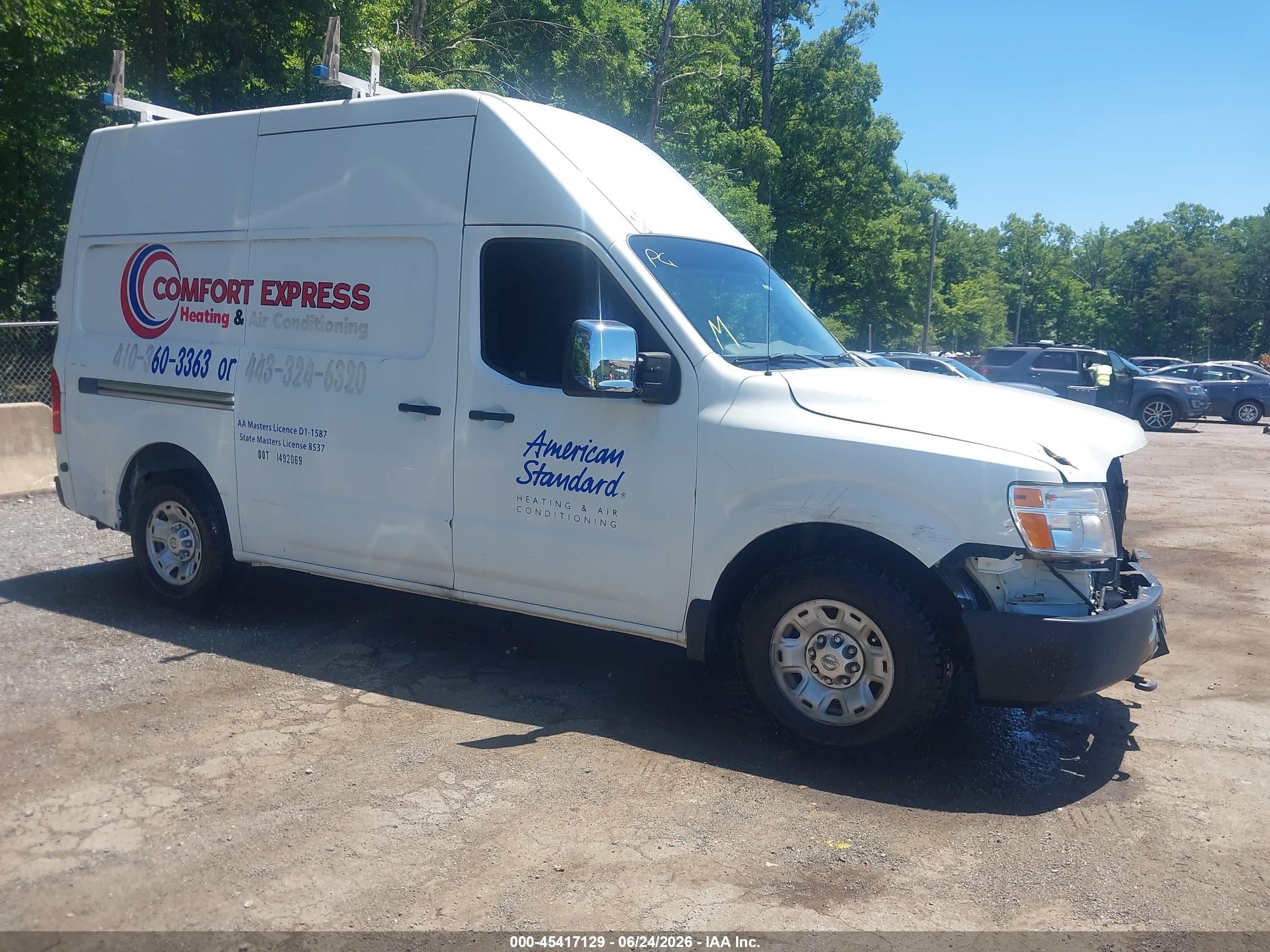 2014 Nissan NV S, VIN 1N6AF0LX7EN102740 — Перед