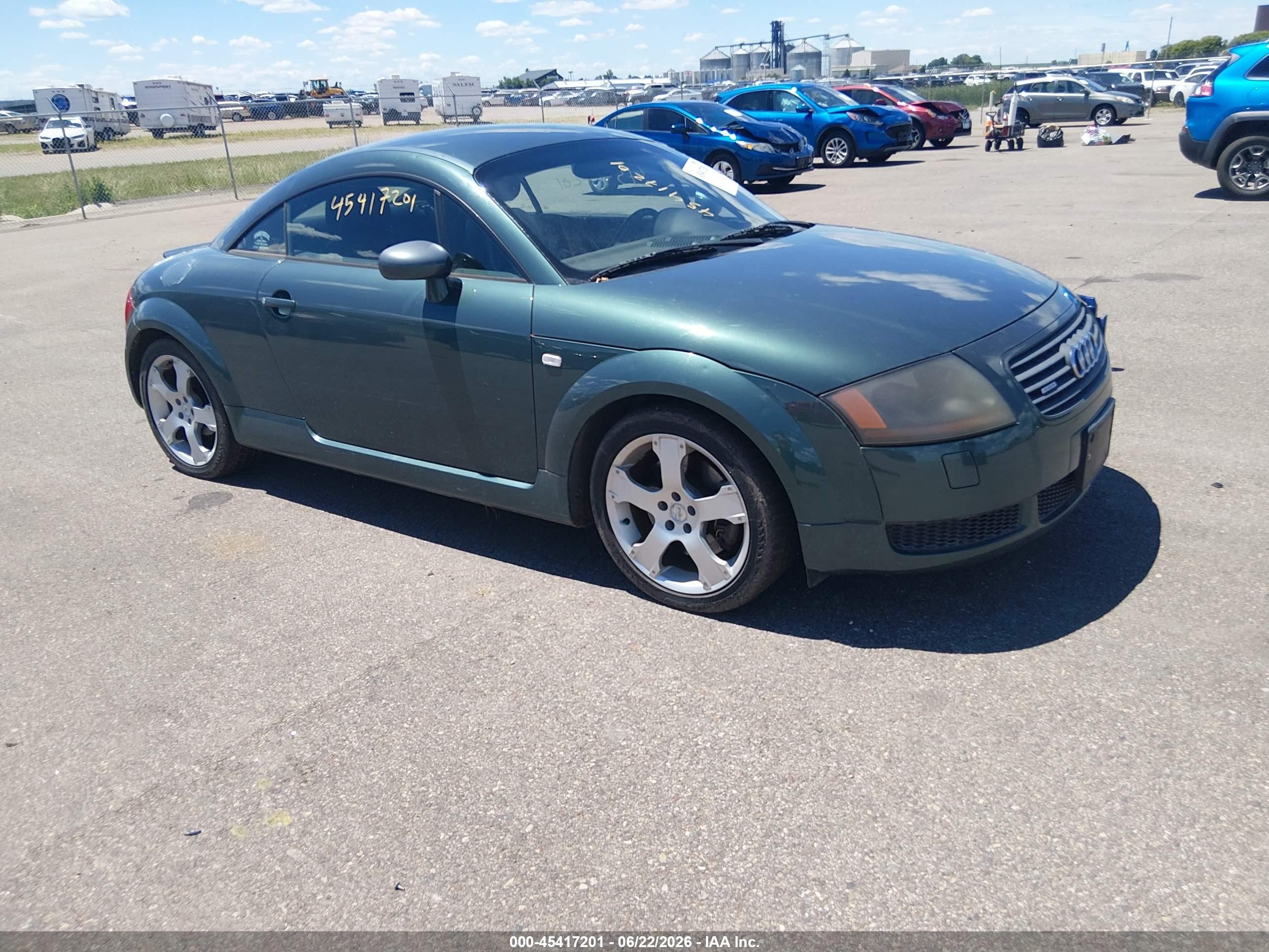 2002 Audi TT, VIN TRUWT28N621010435 — Перед