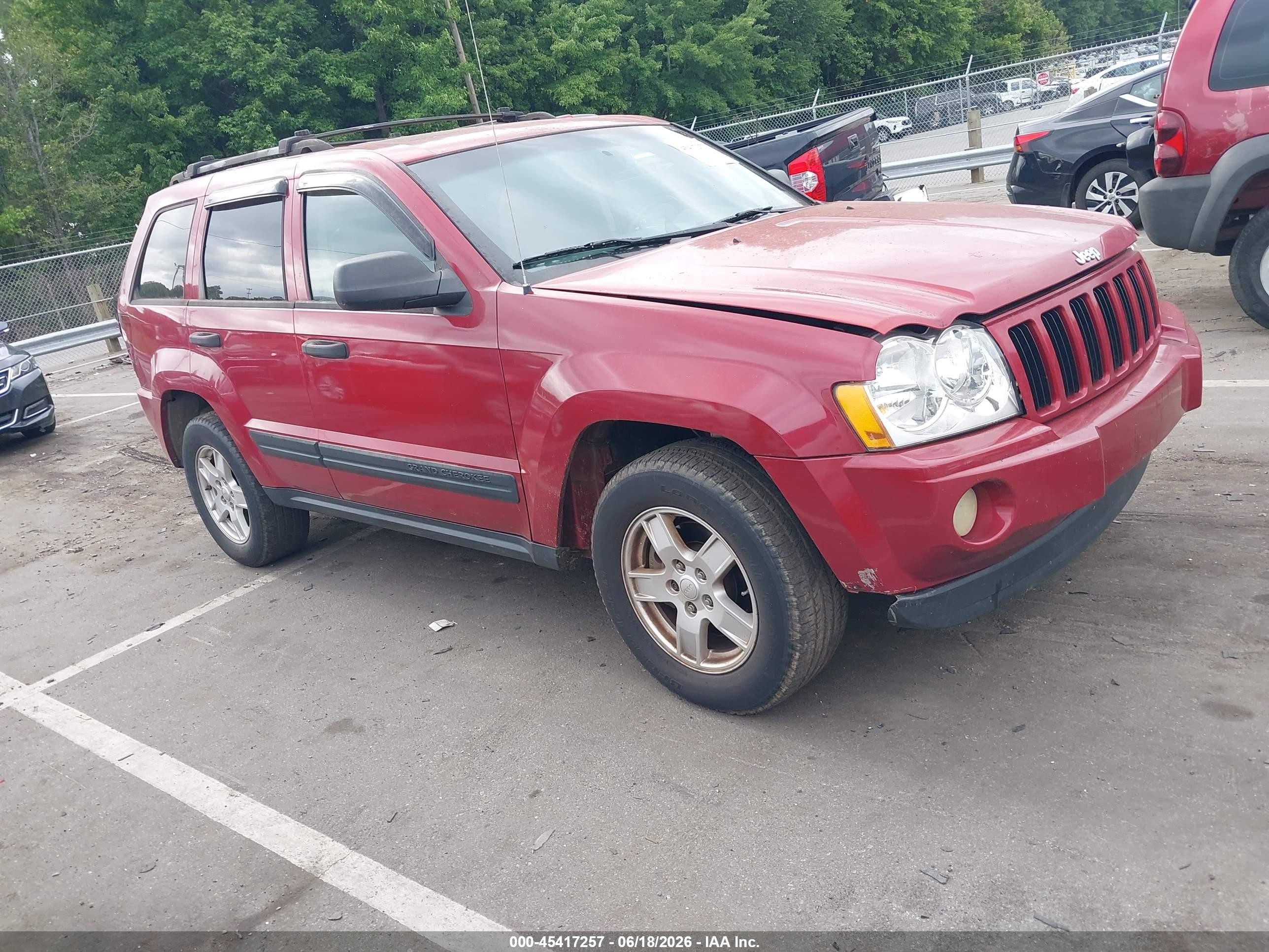 2005 Jeep Grand Cherokee Laredo, VIN 1J4GR48K25C513347 — Side