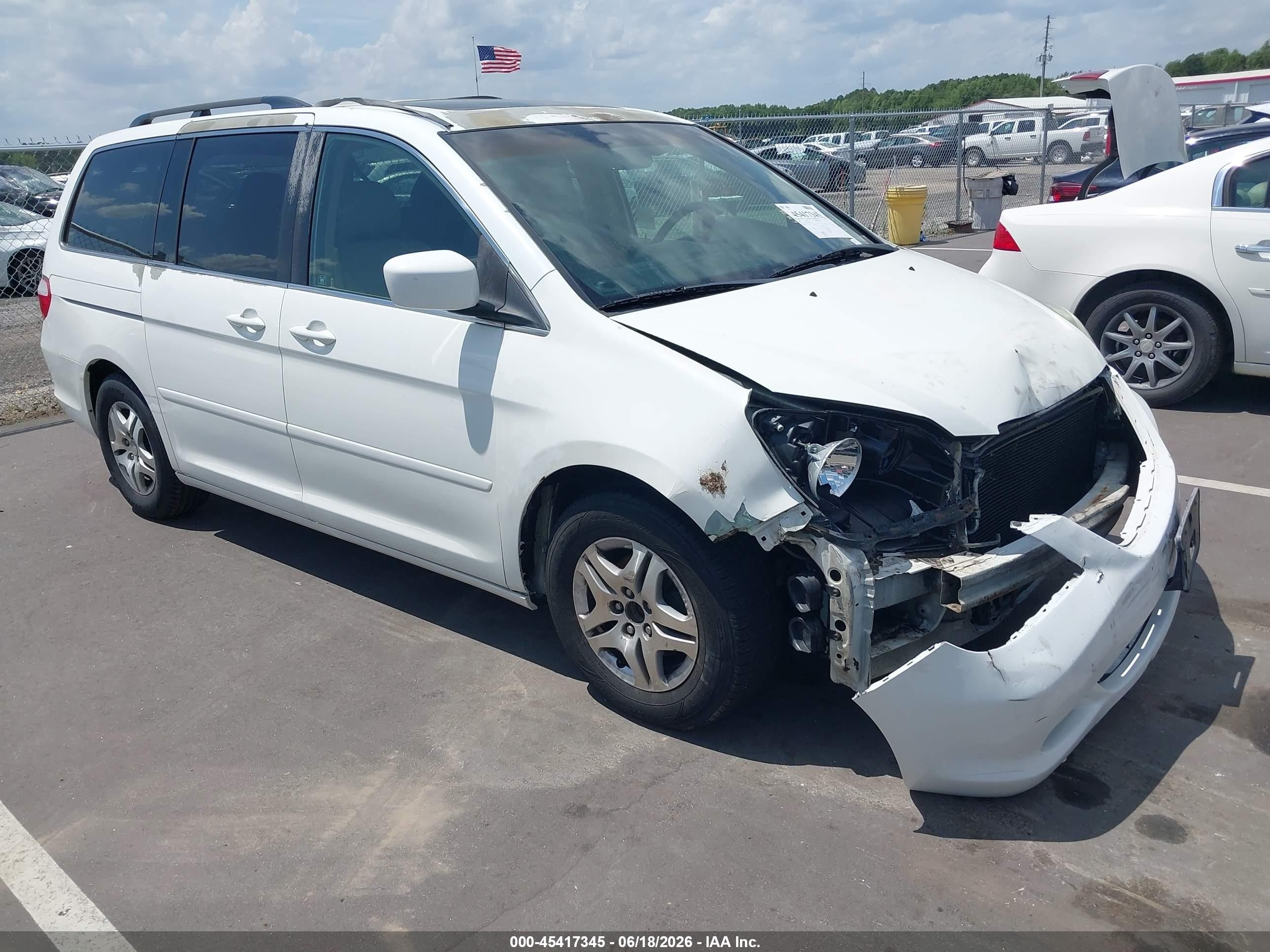 2007 Honda Odyssey EX-L, VIN 5FNRL38657B426576 — Front end