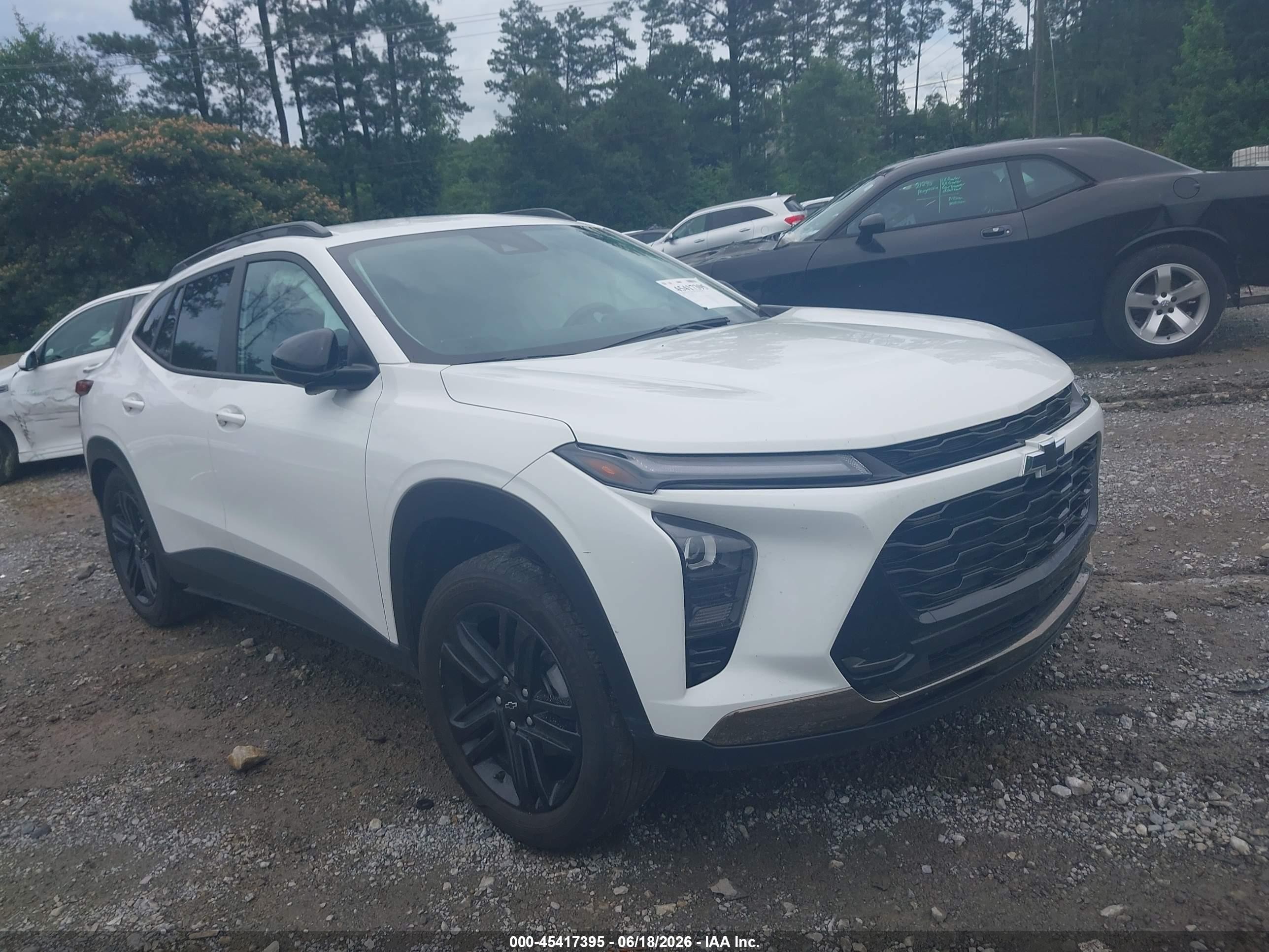 2024 Chevrolet Trax ACTIV, VIN KL77LKE2XRC212778 — Бок