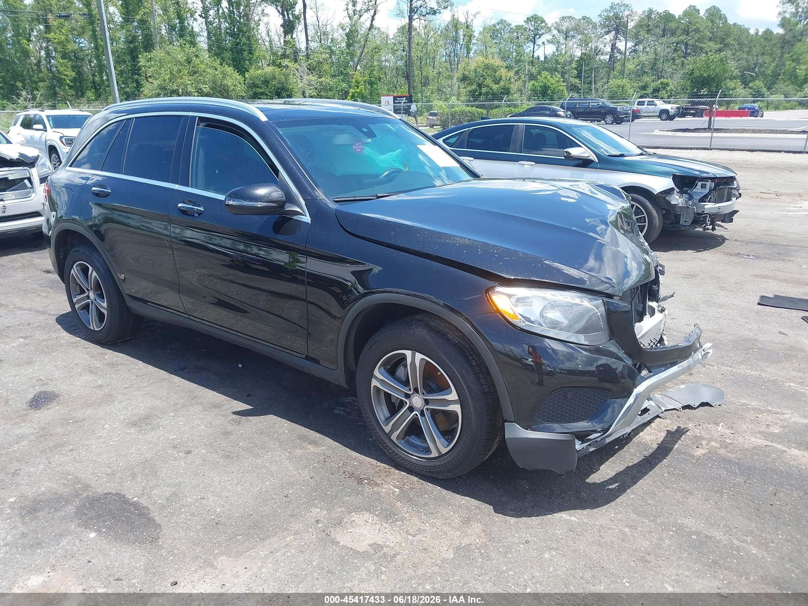 2017 Mercedes-Benz GLC 300, VIN WDC0G4JB4HF185062 — Front end