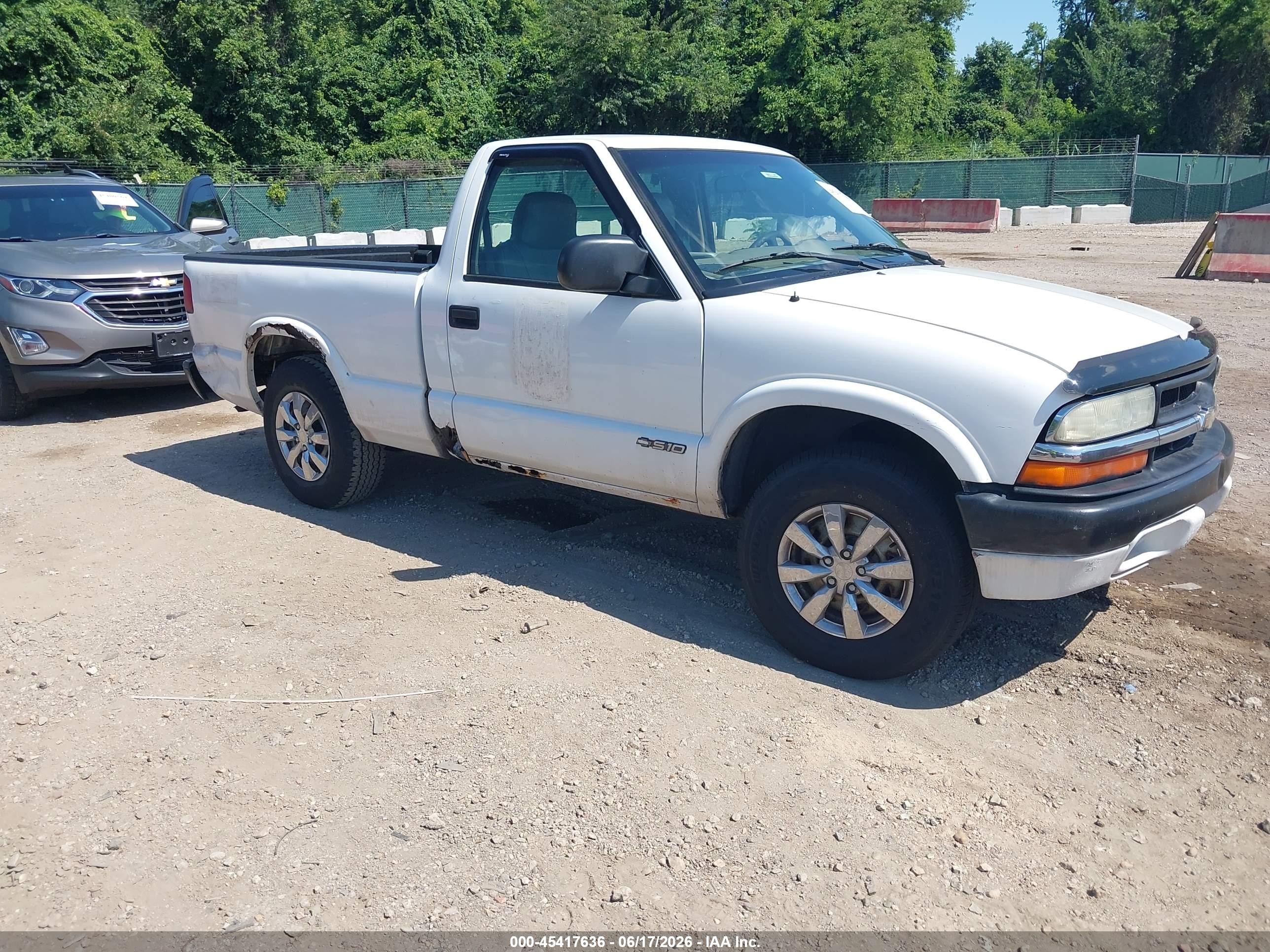 2002 Chevrolet S-10 LS, VIN 1GCCS145228174319 — Normal wear