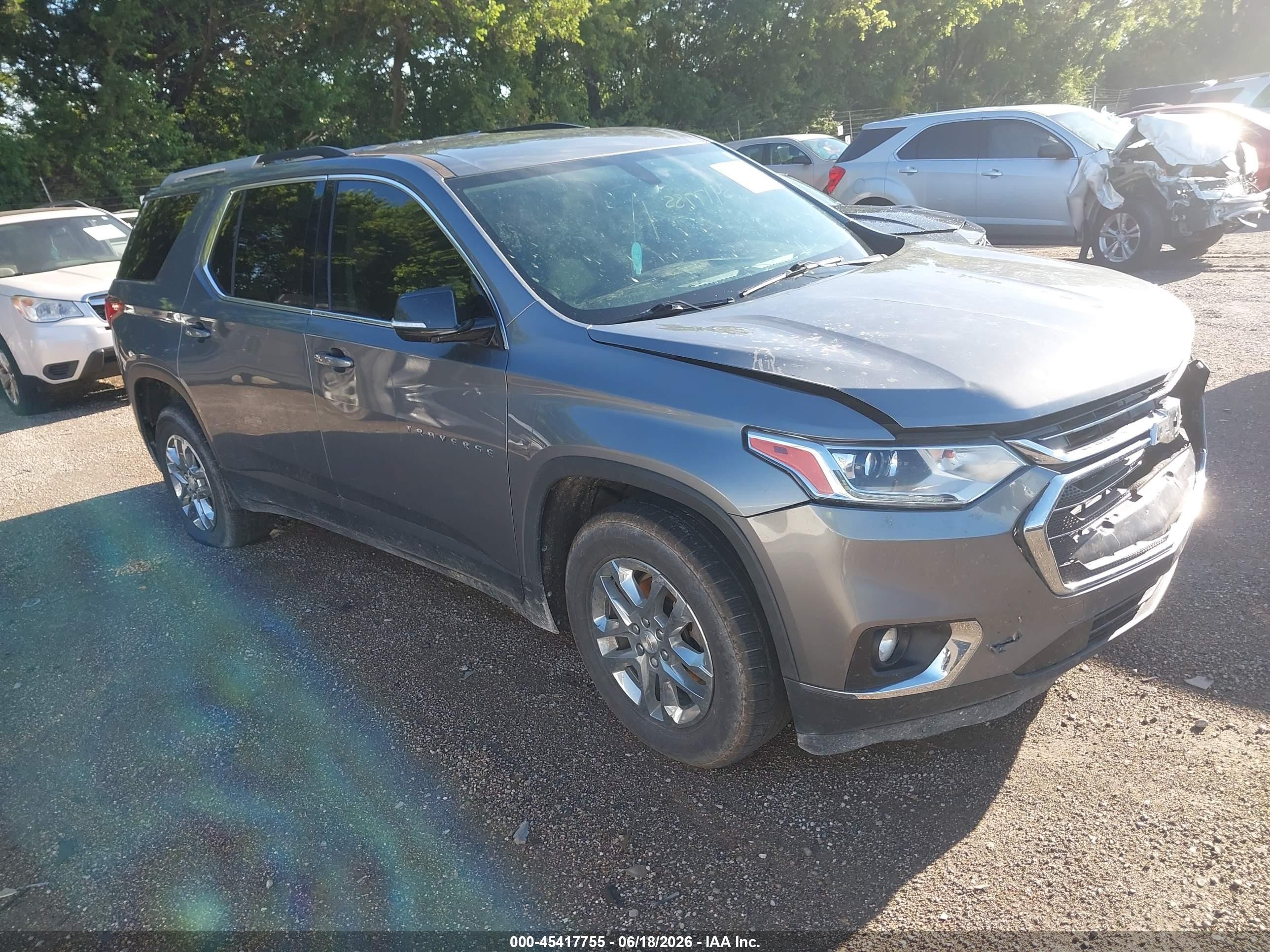 2018 Chevrolet Traverse LT Cloth, VIN 1GNERGKWXJJ232209 — Front end