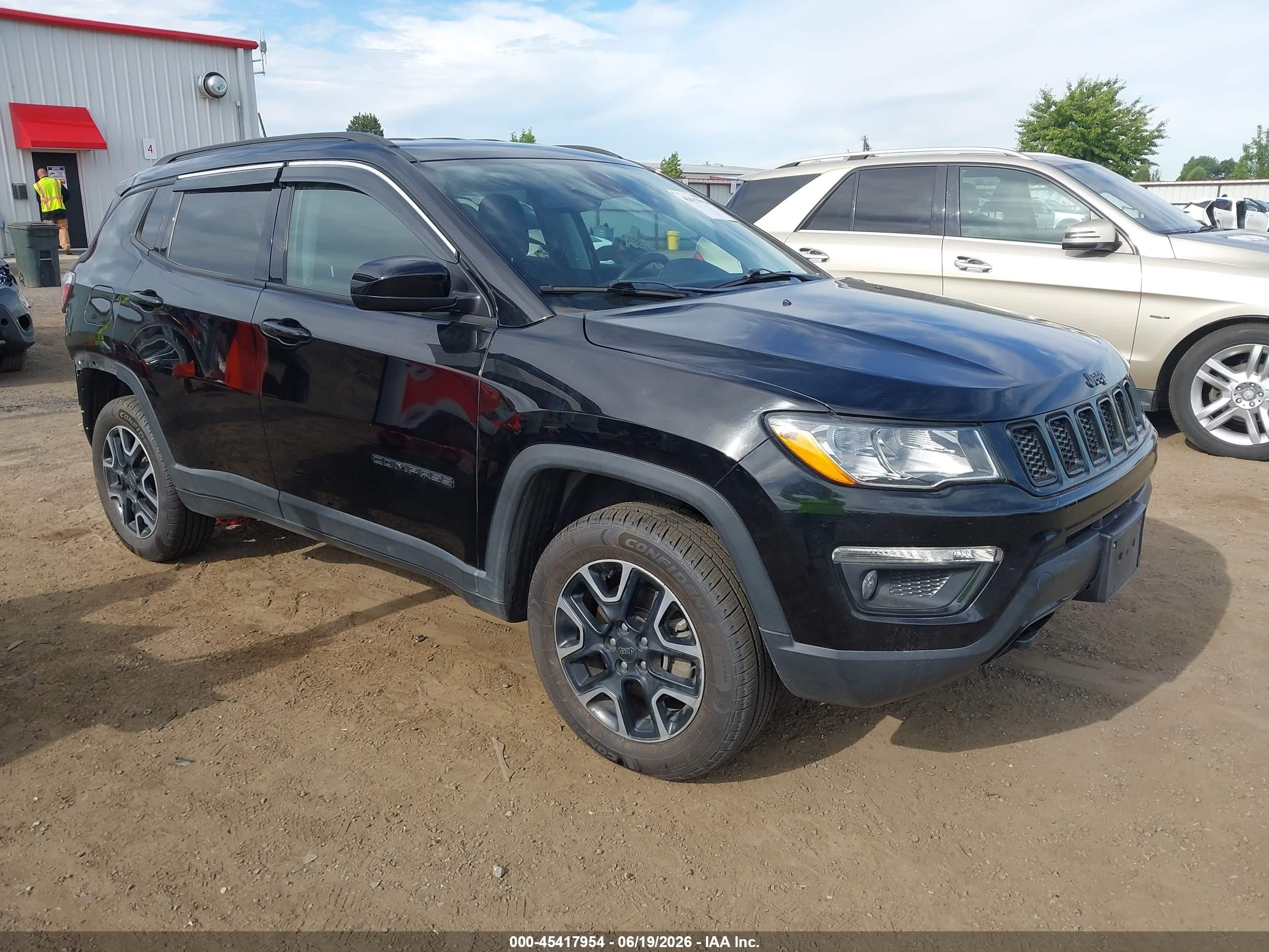 2019 Jeep Compass Upland, VIN 3C4NJDAB4KT723785 — Зад