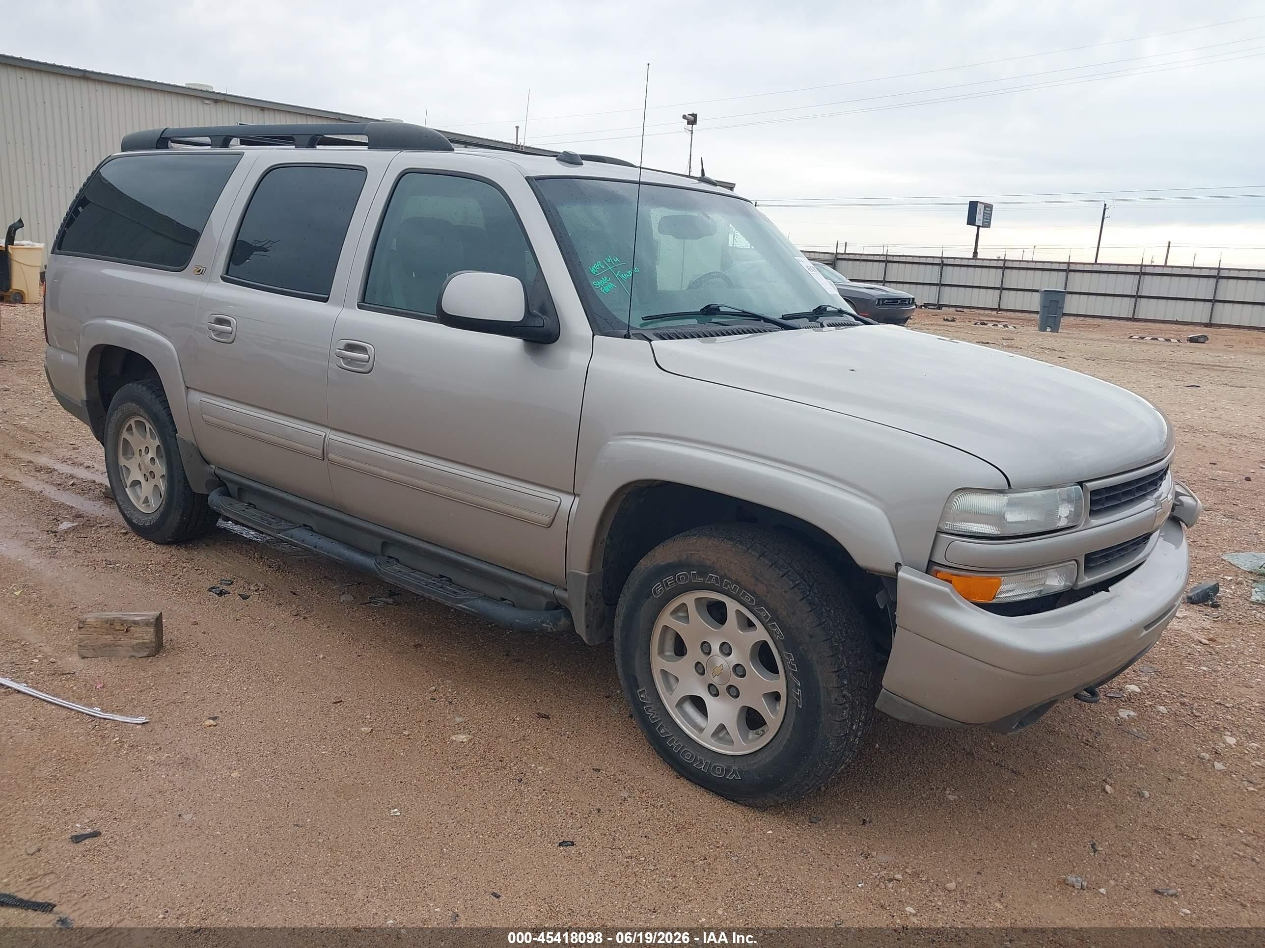 2004 Chevrolet Suburban Z71, VIN 3GNFK16Z84G202108 — Front end