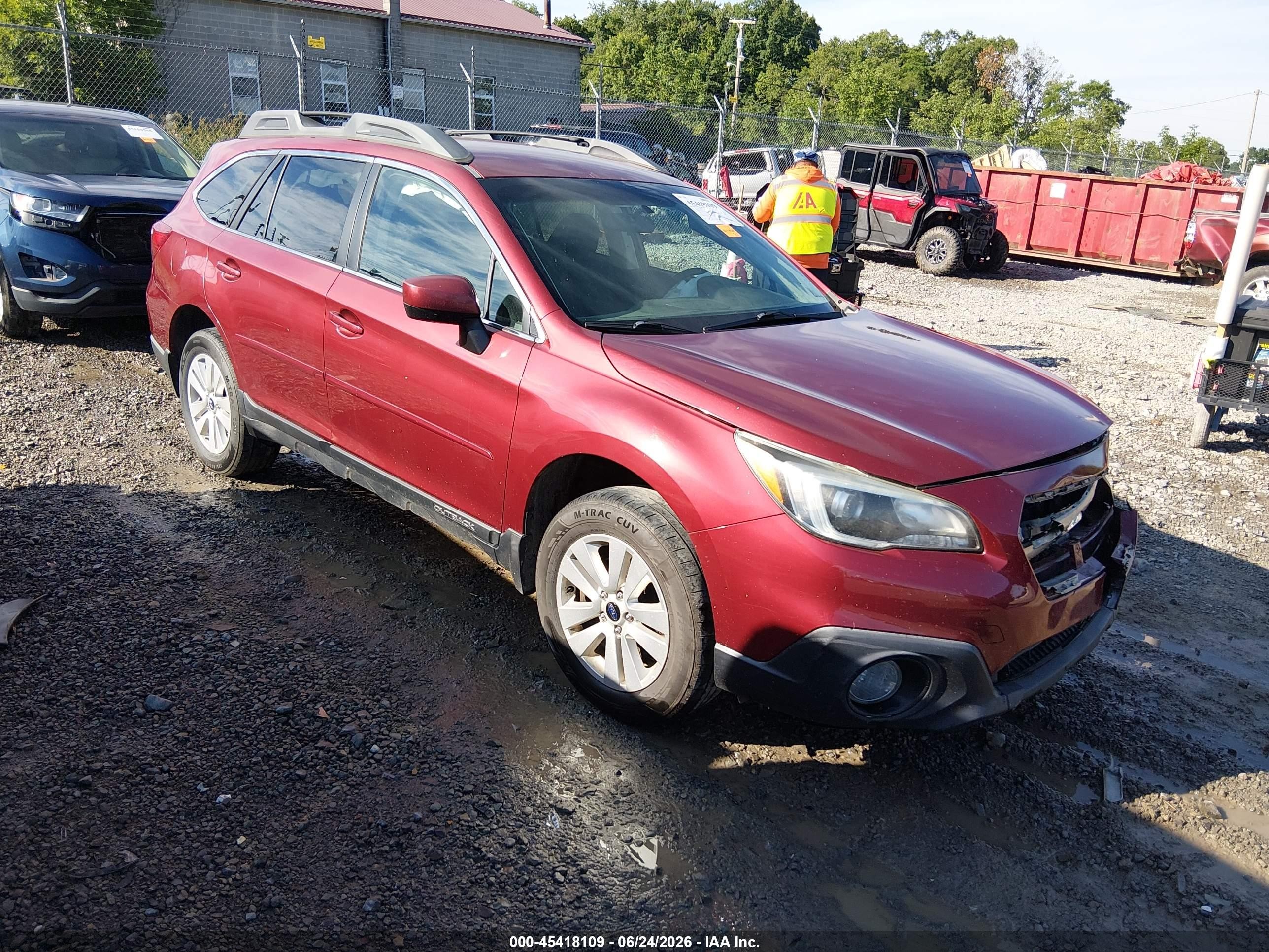 2017 Subaru Outback Premium, VIN 4S4BSACCXH3271071 — Front end