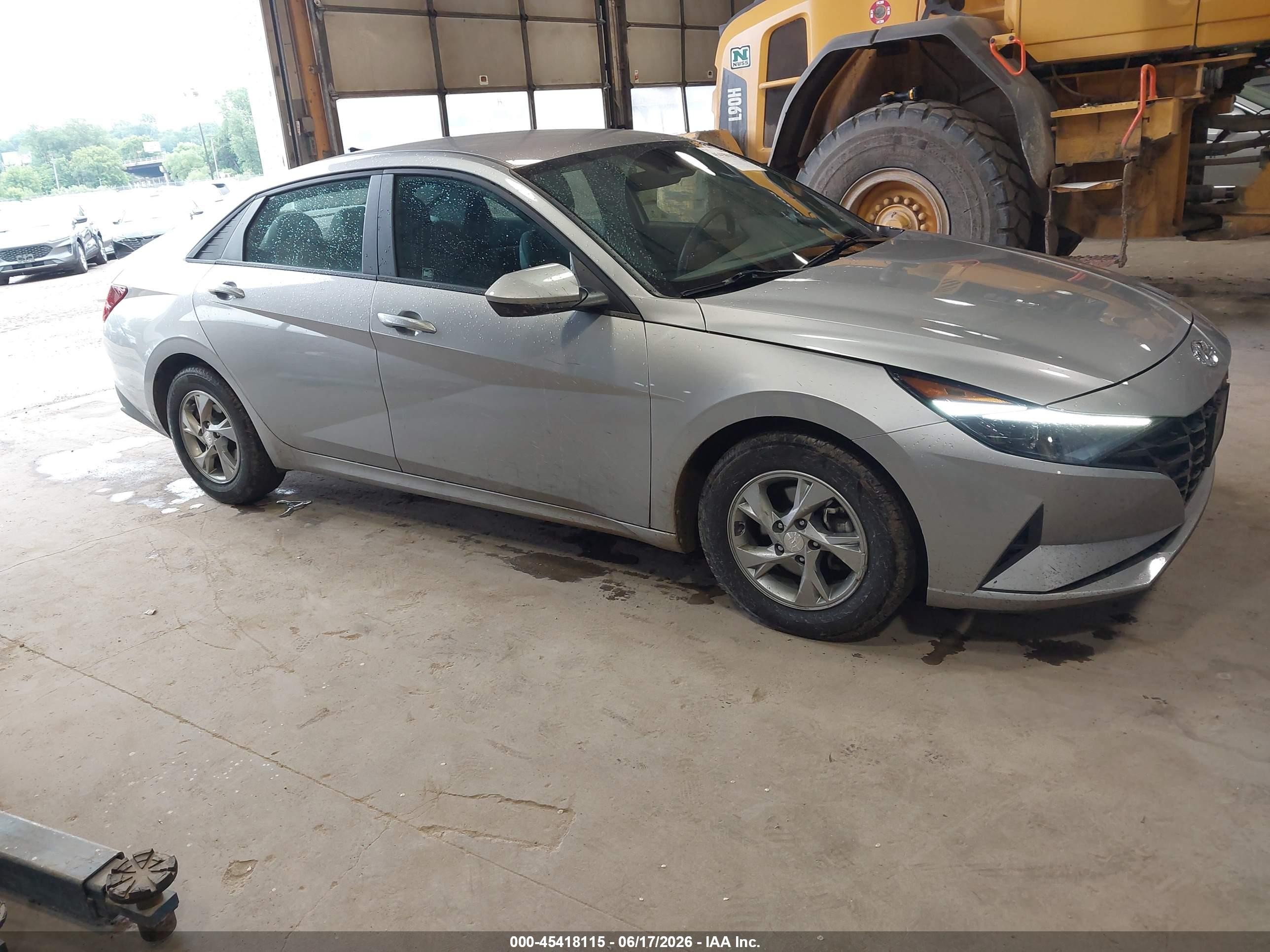 2021 Hyundai Elantra SE, VIN 5NPLL4AG8MH042884 — Normal wear