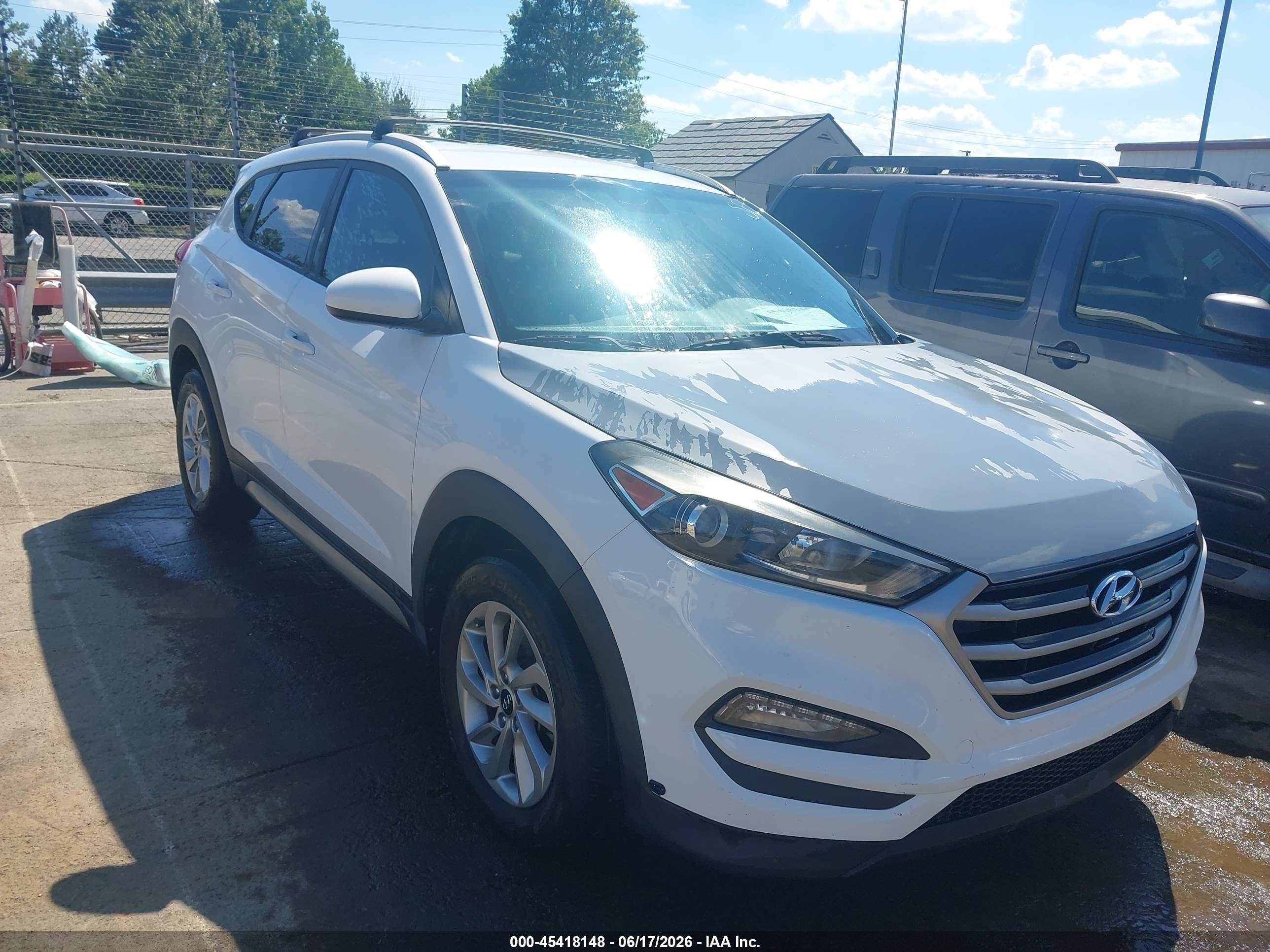2017 Hyundai Tucson SE, VIN KM8J33A49HU278099 — Front end