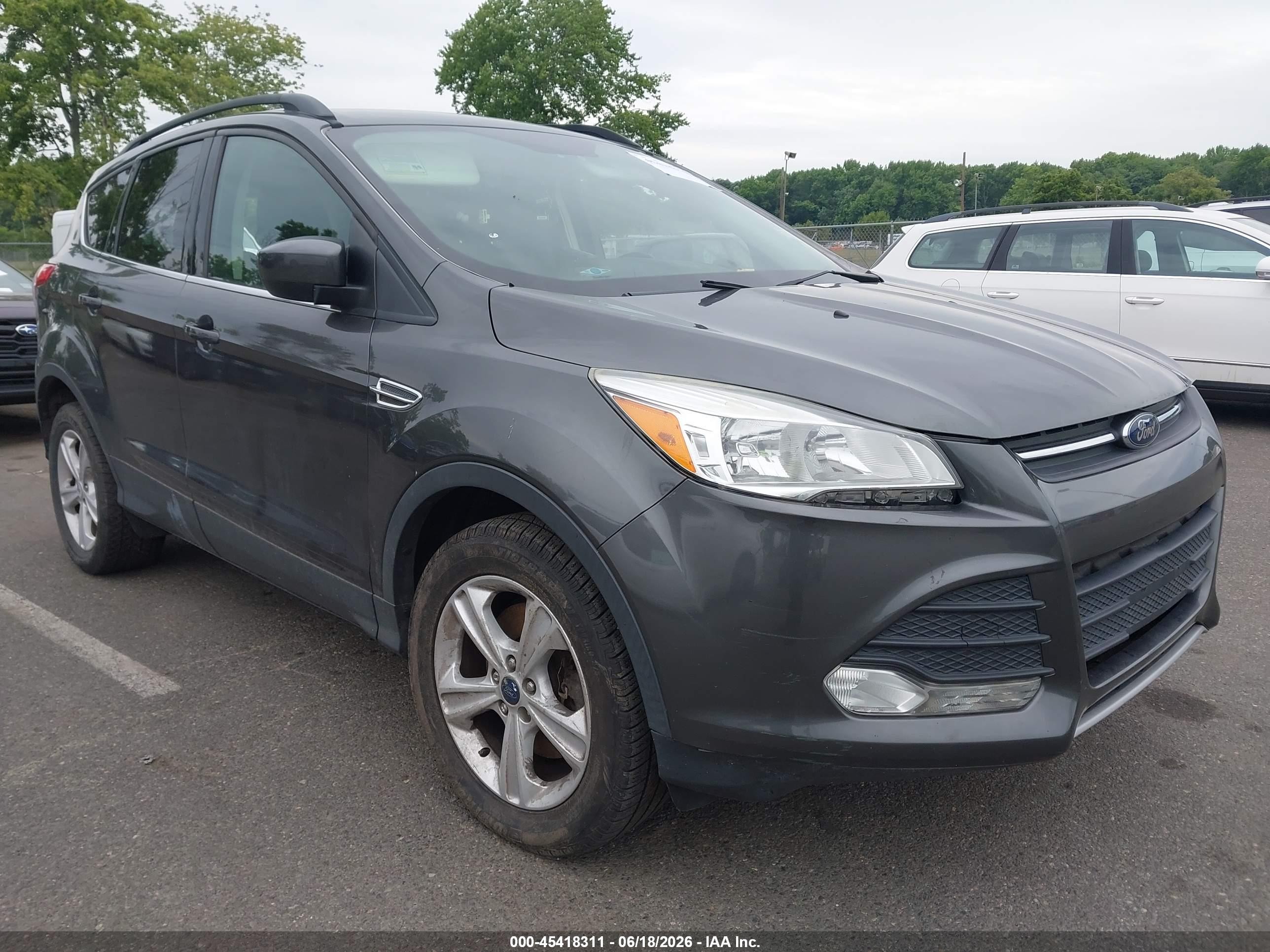 2016 Ford Escape SE, VIN 1FMCU9GX4GUC48890 — Rear end