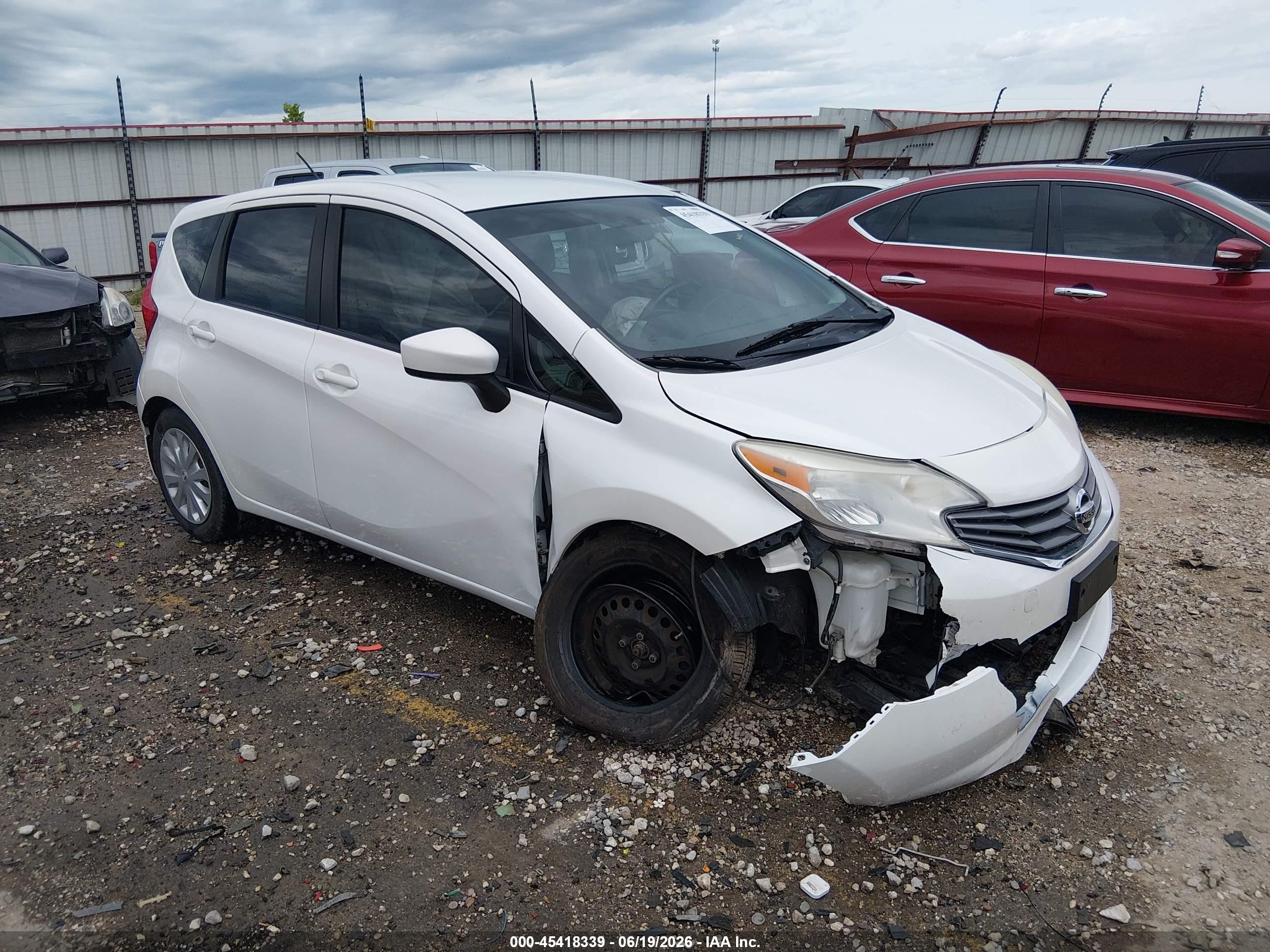 2015 Nissan Note S, VIN 3N1CE2CP5FL388988 — Front end