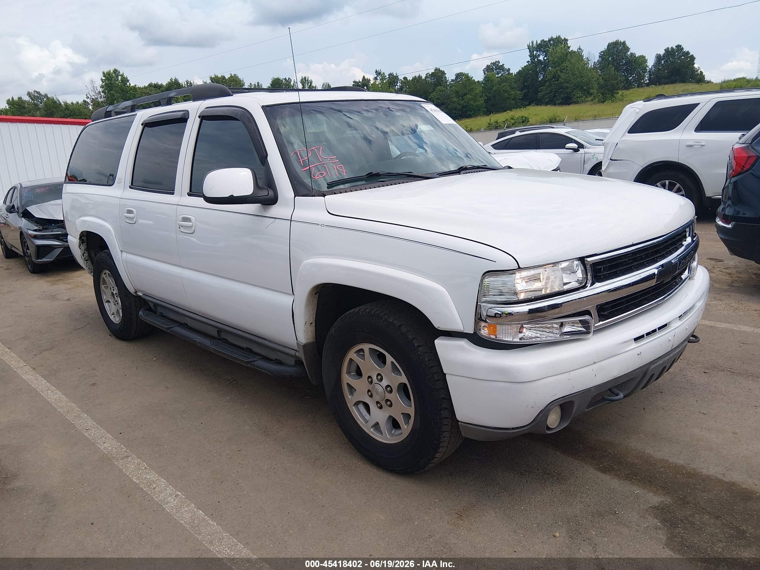 2002 Chevrolet Suburban Z71, VIN 3GNFK16Z82G229256 — Side