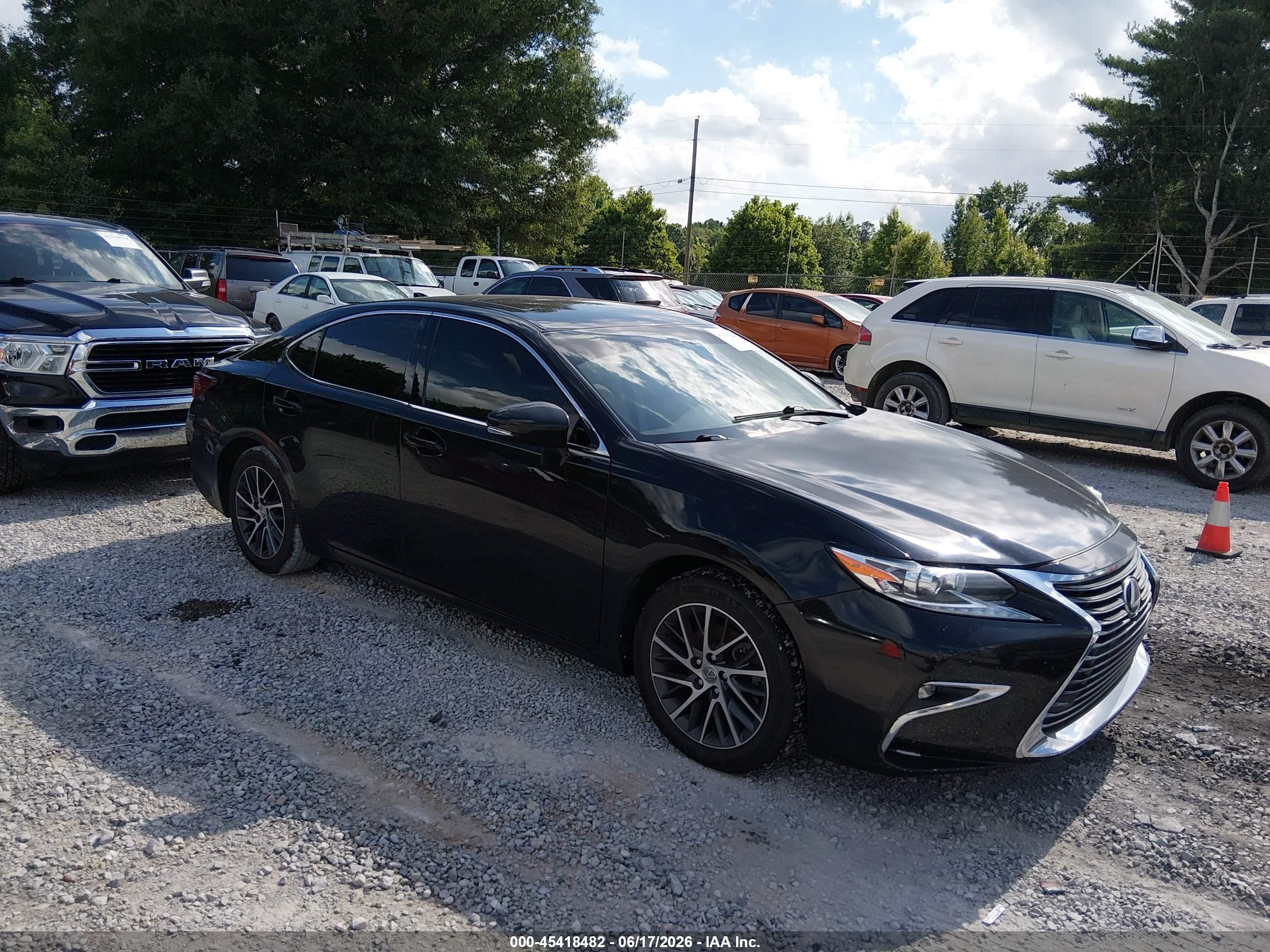 2016 Lexus ES 330, VIN JTHBK1GG1G2229408 — Зад