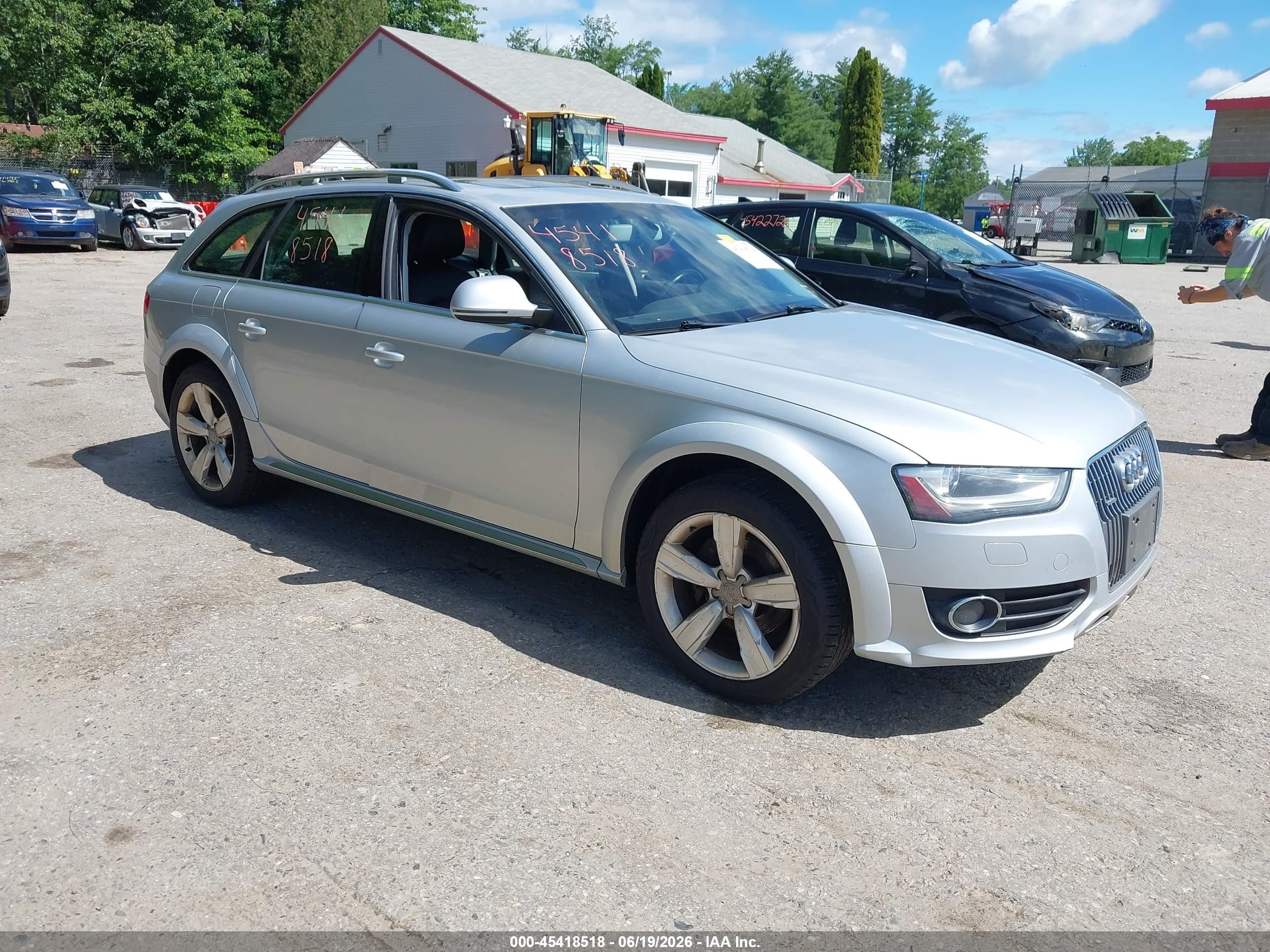 2014 Audi allroad A4 Premium Plus, VIN WA1UFAFL3EA026577 — Normal wear