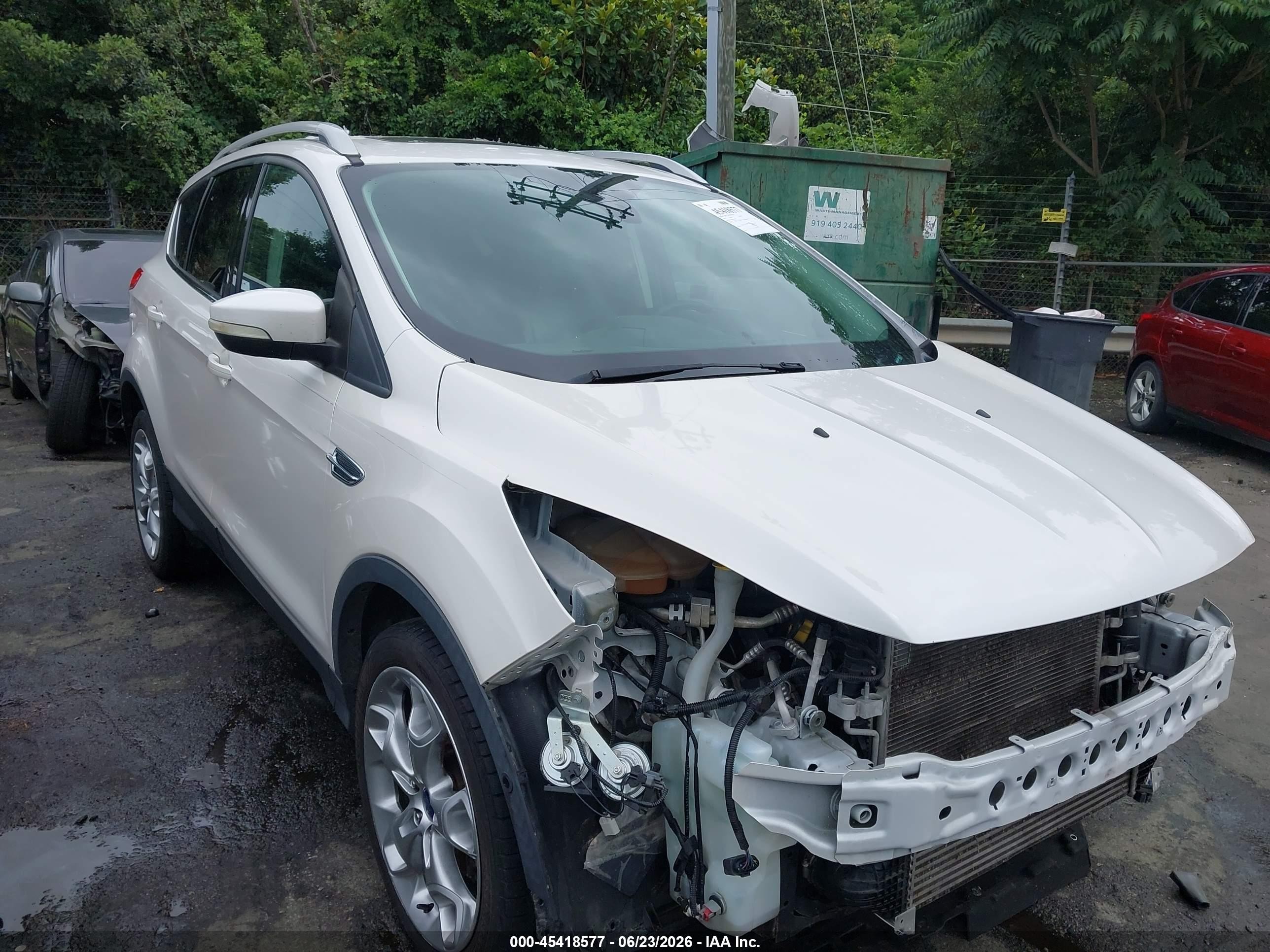 2016 Ford Escape Titanium, VIN 1FMCU0J94GUA04484 — Front end