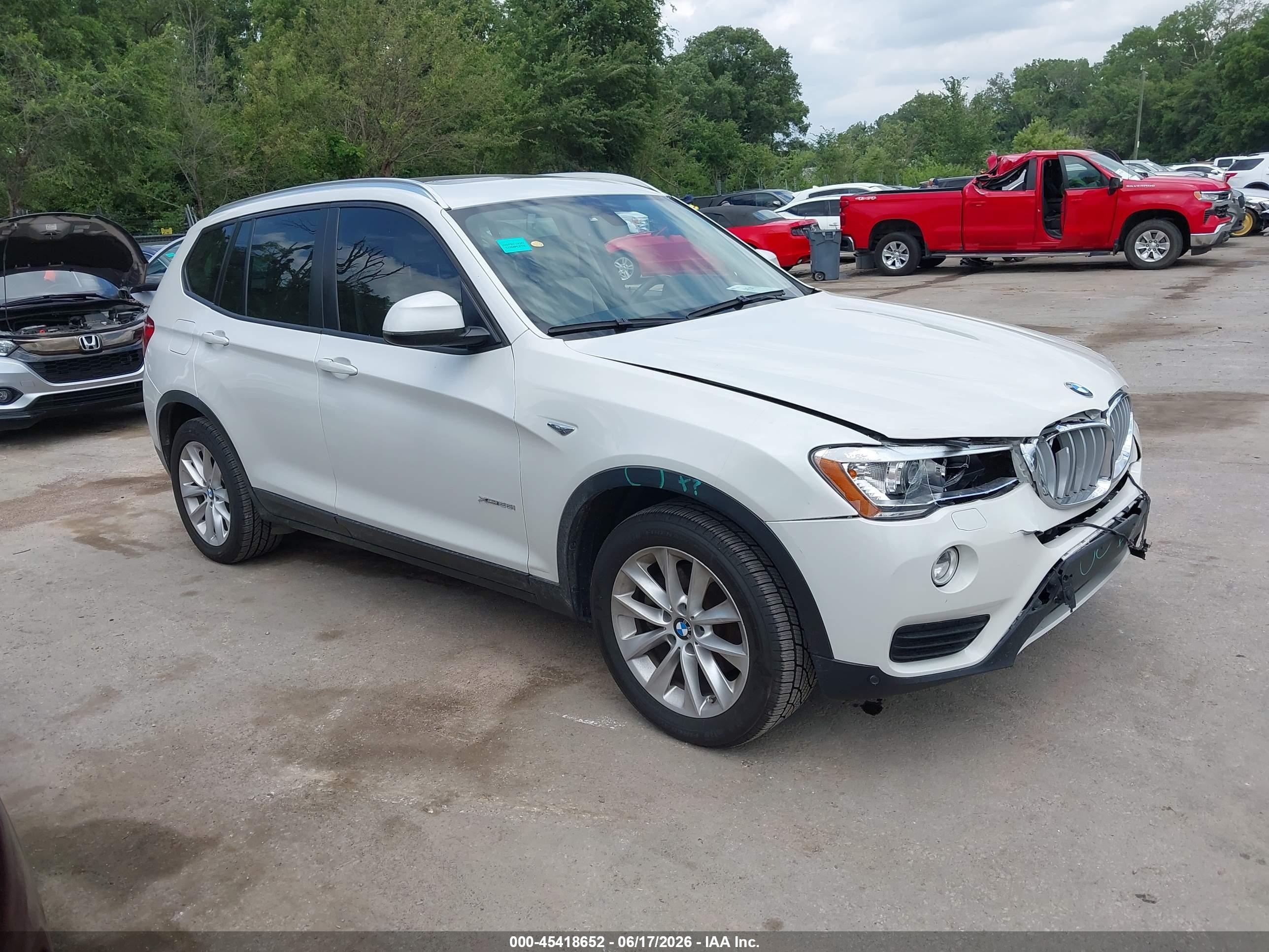 2015 BMW X3 xDrive28i, VIN 5UXWX9C50F0D56024 — Front end