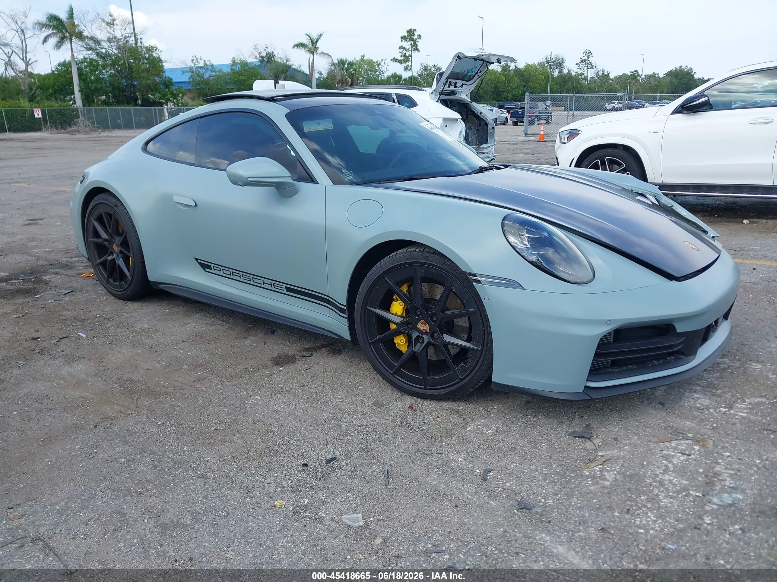 2025 Porsche 911 Carrera, VIN WP0AA2A92SS207197 — Front end