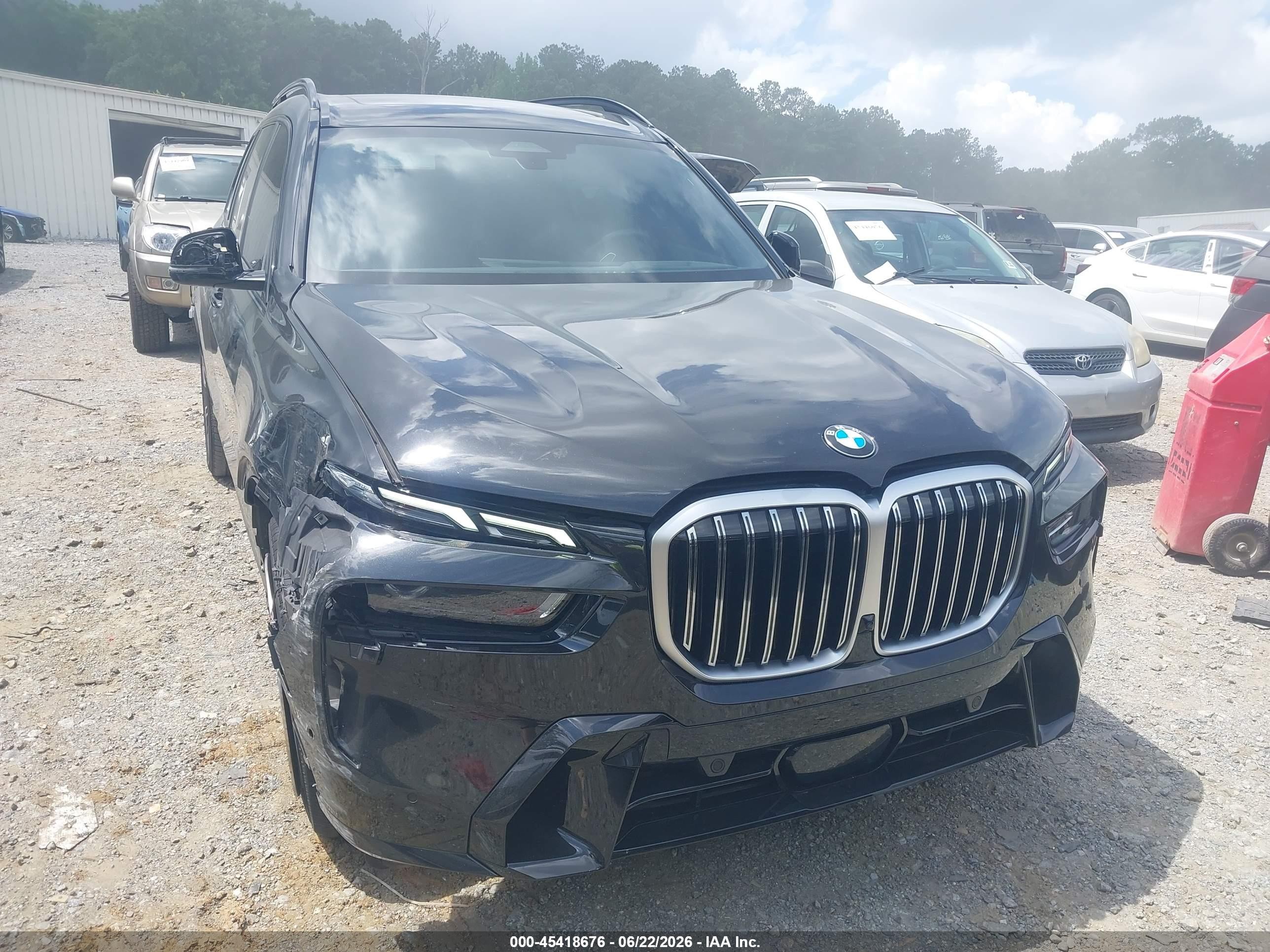 2024 BMW X7 xDrive40i, VIN 5UX23EM09R9U44119 — Front end