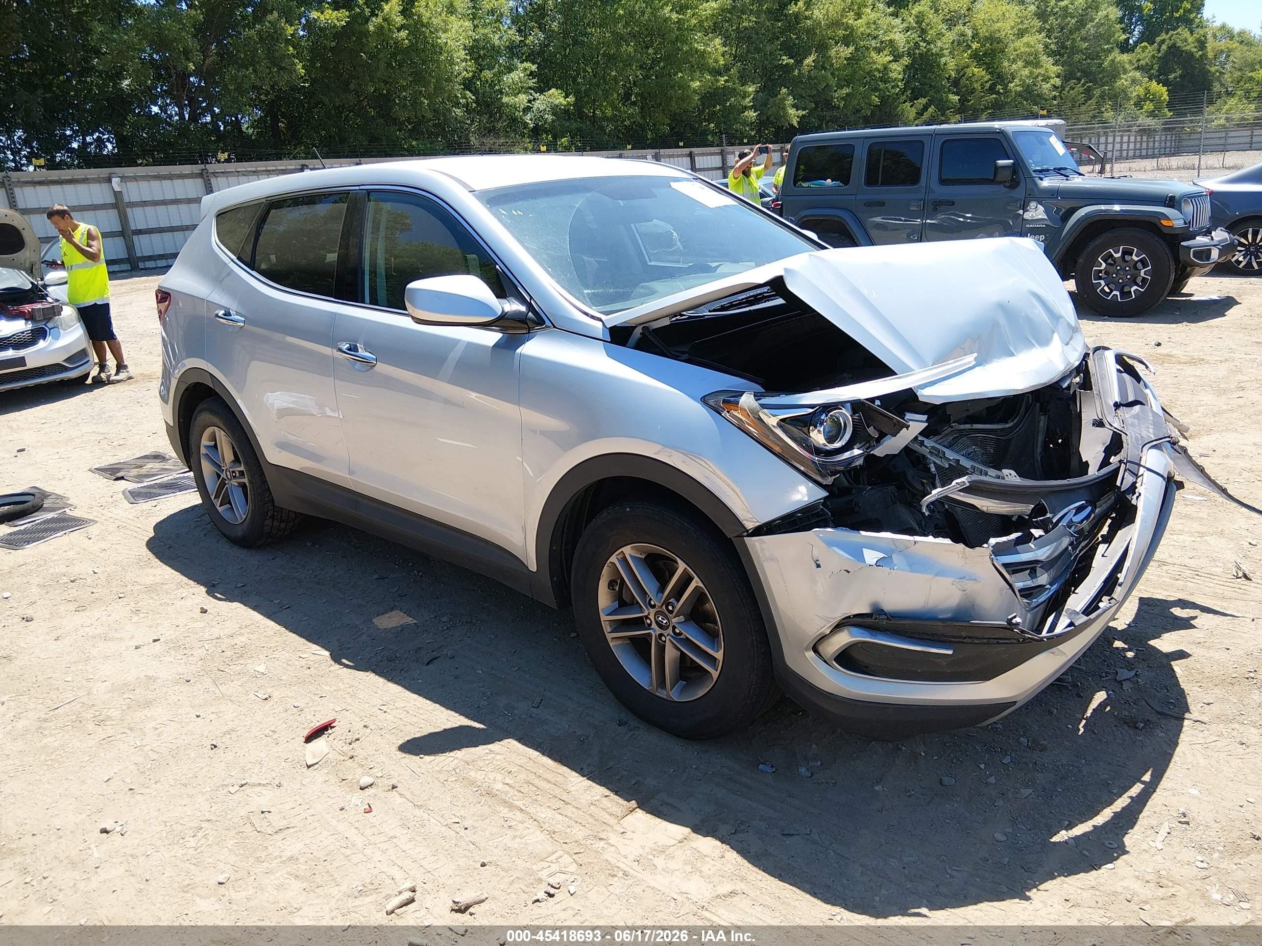 2018 Hyundai Santa Fe 2.4L, VIN 5XYZTDLB6JG569787 — Front end