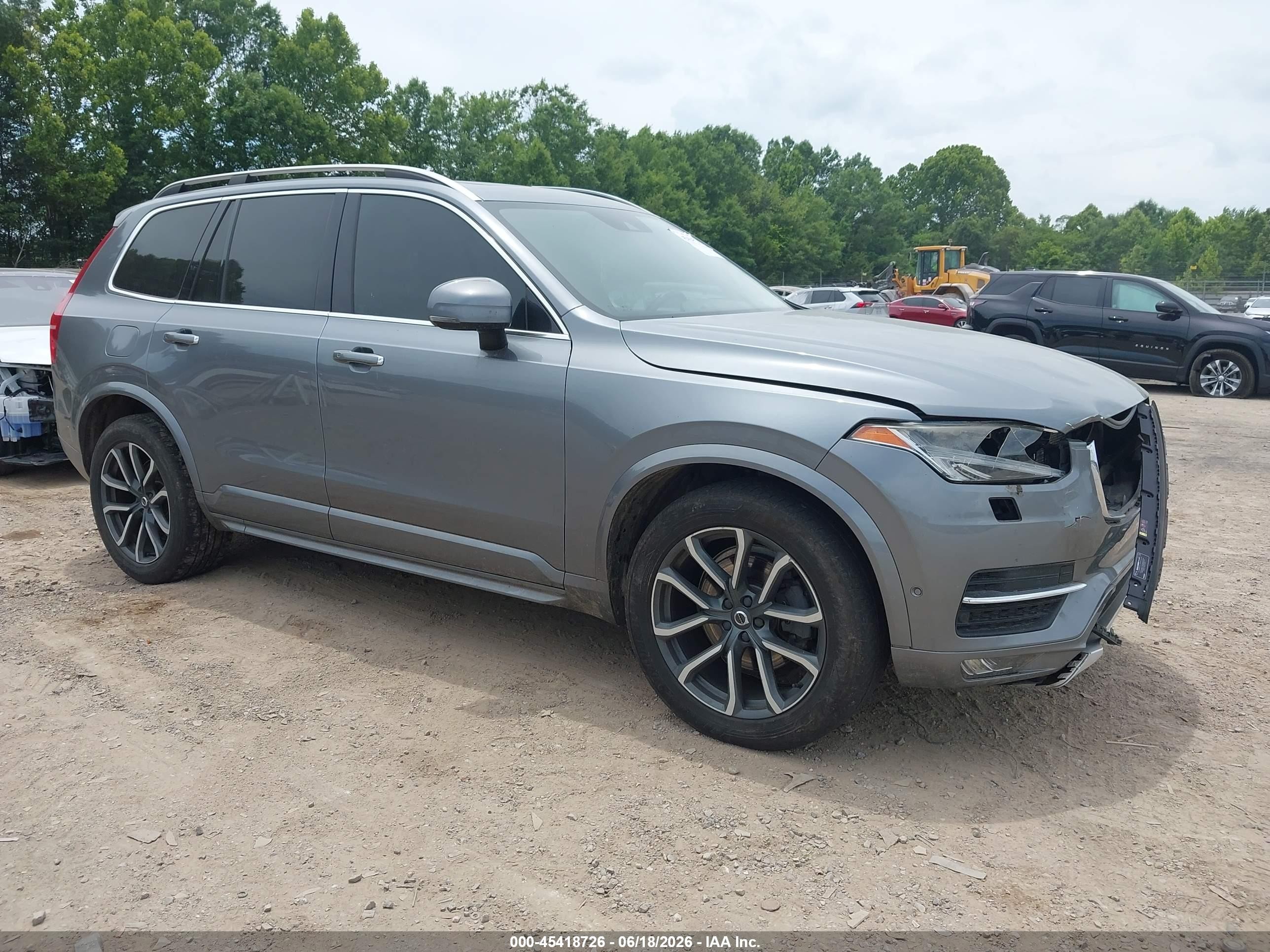 2016 Volvo XC90 T6 Momentum, VIN YV4A22PK5G1040741 — Front end