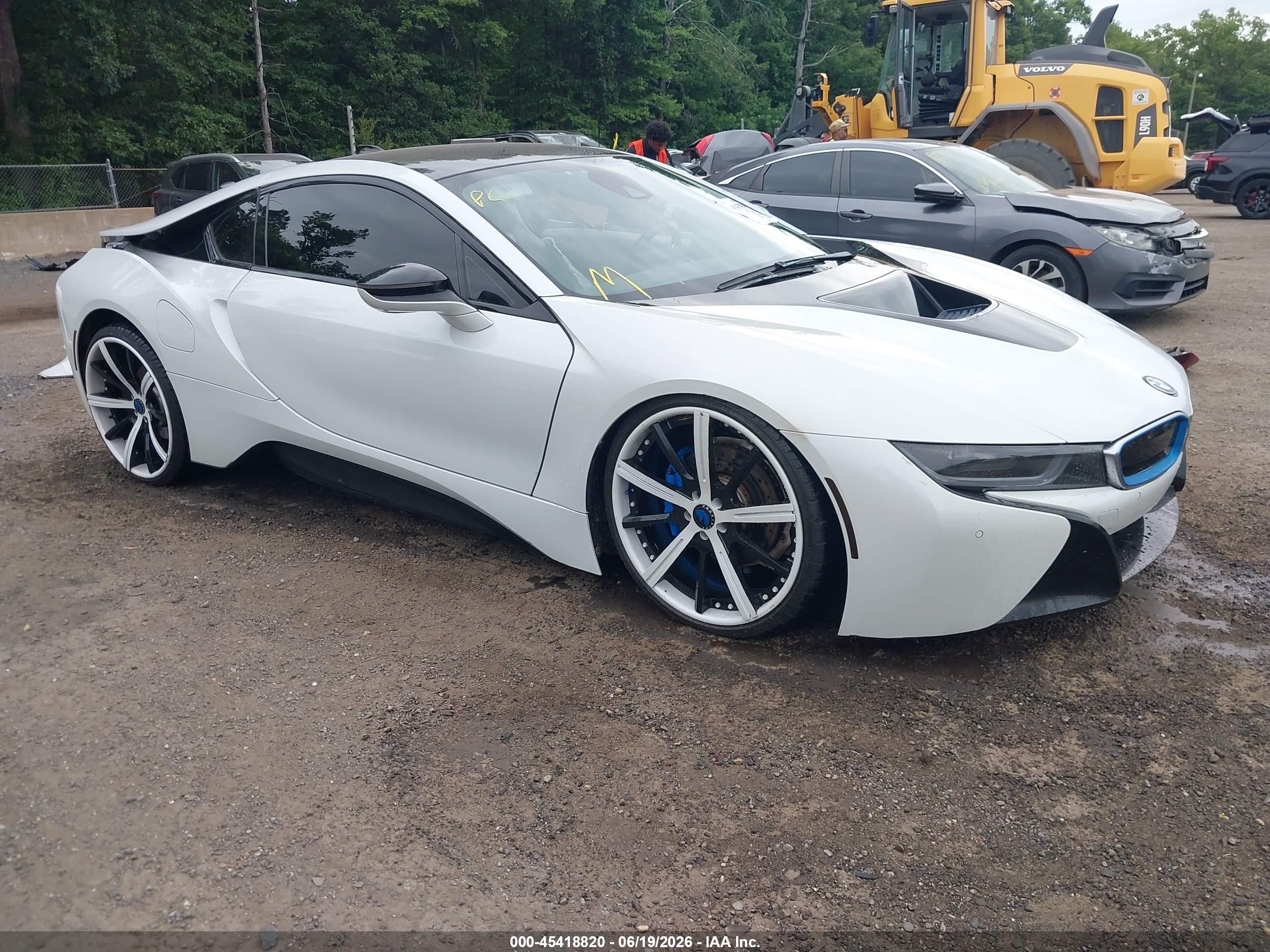 2015 BMW i8, VIN WBY2Z2C5XFV674202 — Side
