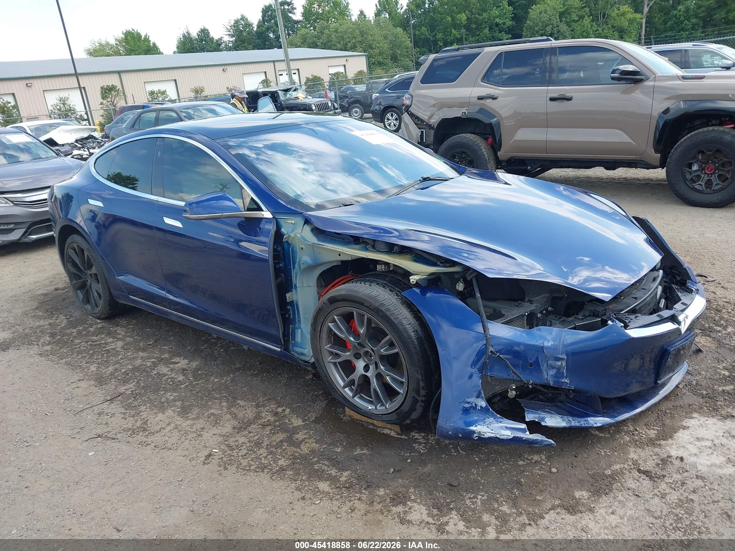 2019 Tesla Model S 100D, VIN 5YJSA1E43KF309893 — Front end