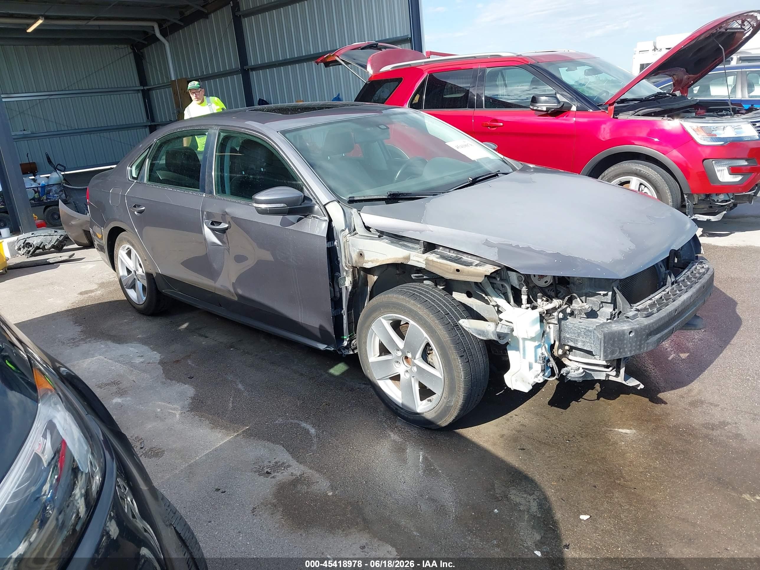 2013 Volkswagen Passat SE, VIN 1VWBP7A39DC046384 — Side