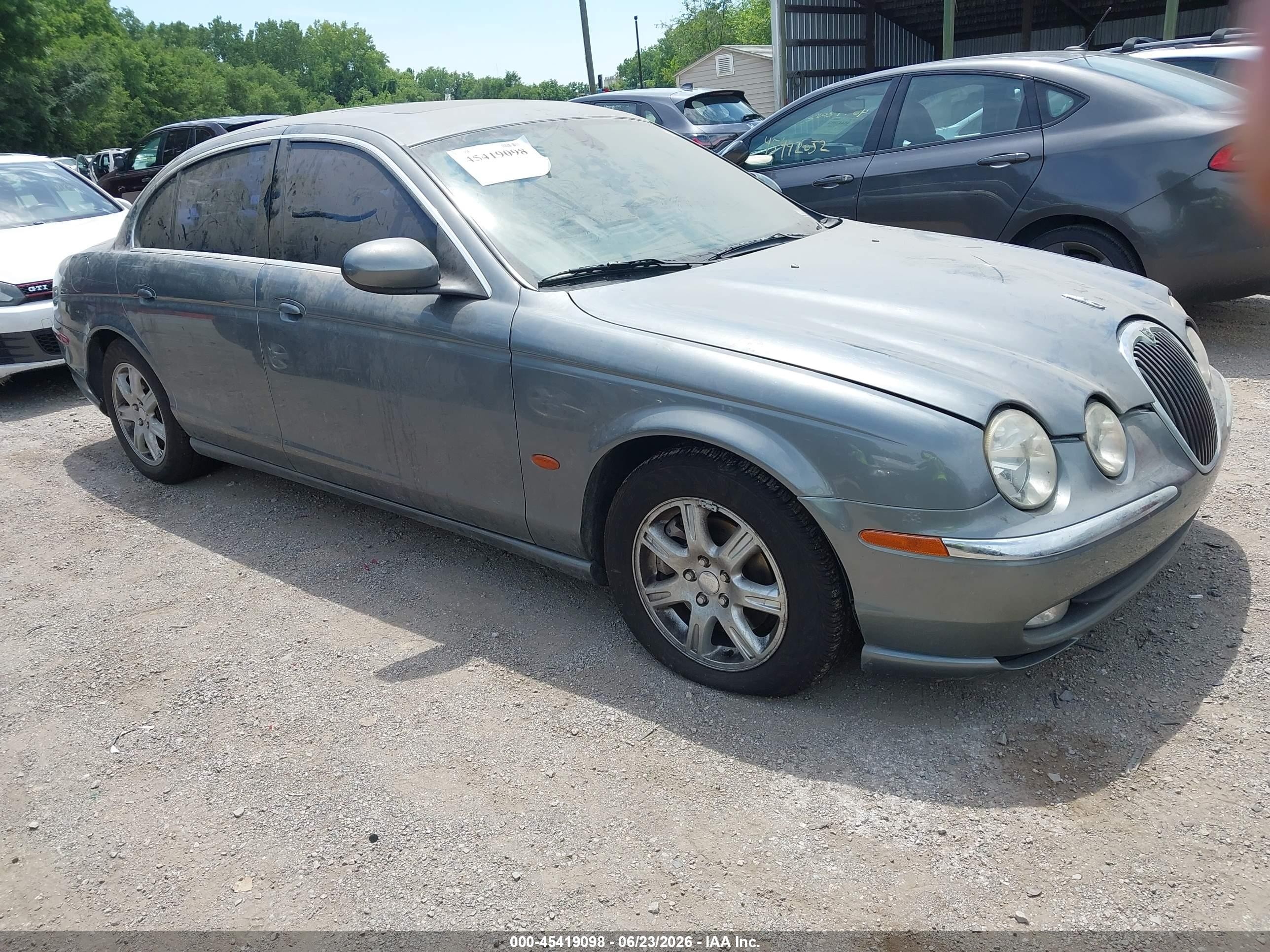 2004 Jaguar S-Type, VIN SAJEA01T54FM95618 — Front end