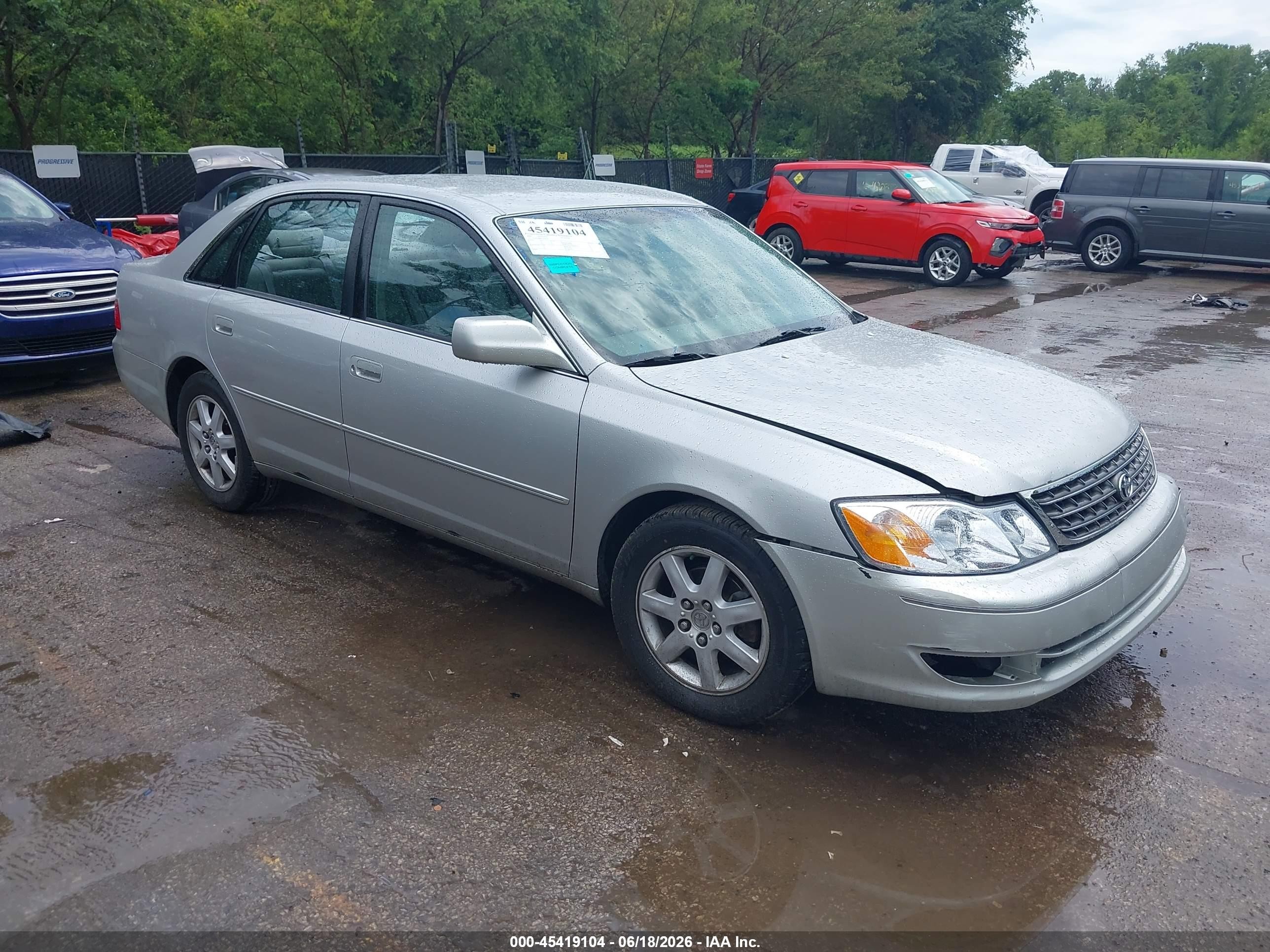 2004 Toyota Avalon XLS, VIN 4T1BF28B84U365979 — Front end