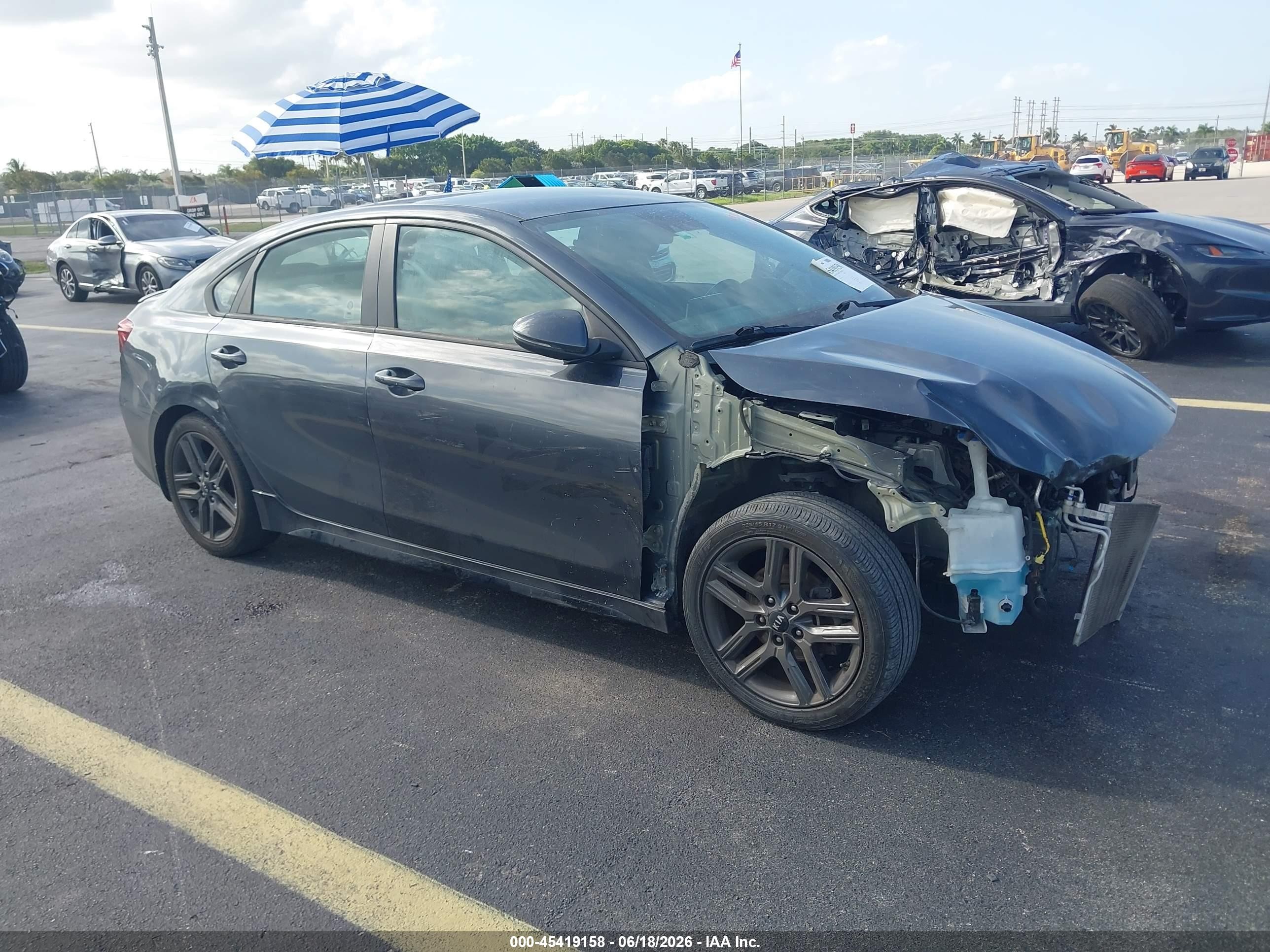 2021 Kia Forte GT-Line, VIN 3KPF34AD7ME312789 — Side