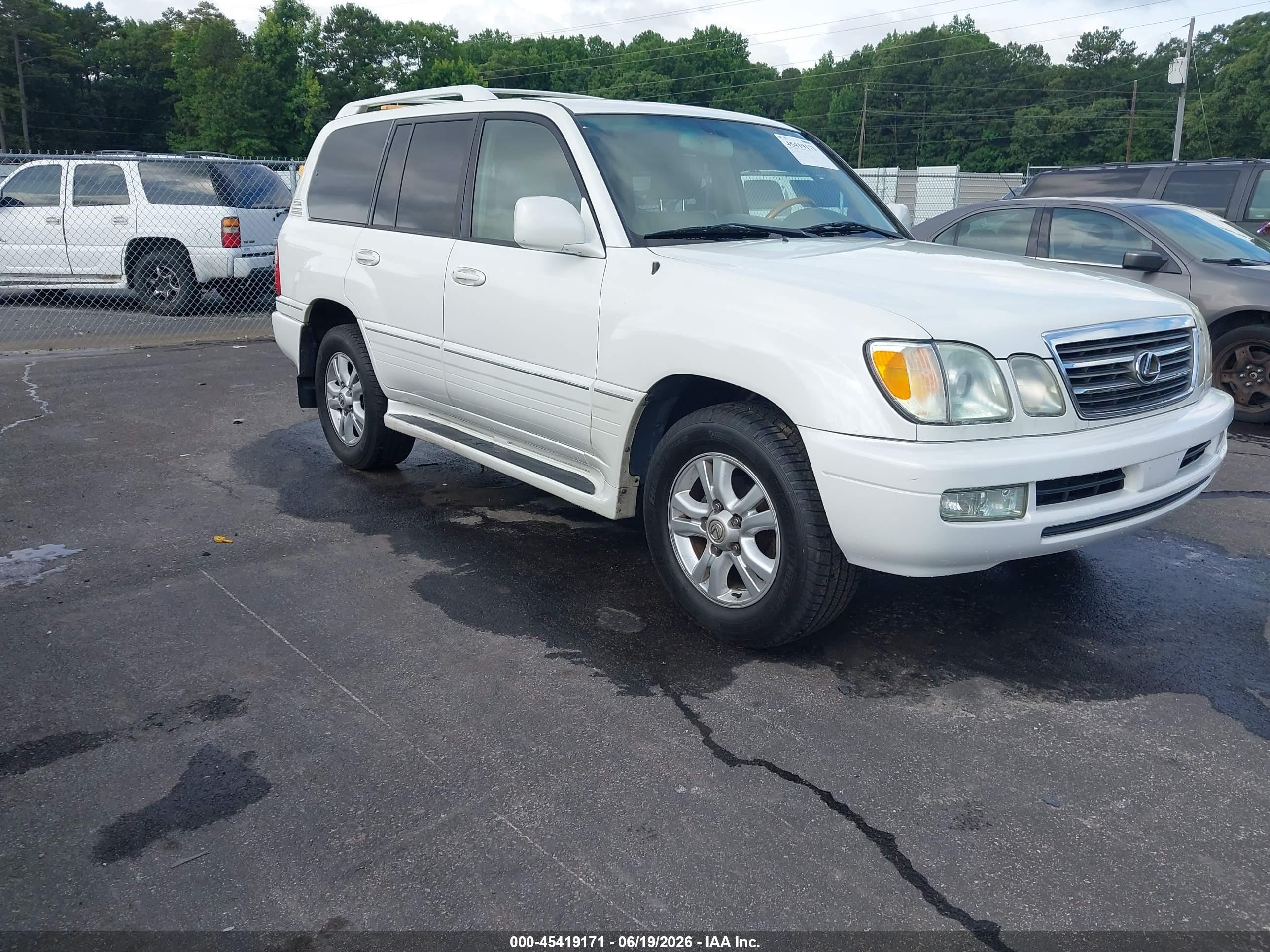 2005 Lexus LX 470, VIN JTJHT00W654001004 — Normal wear