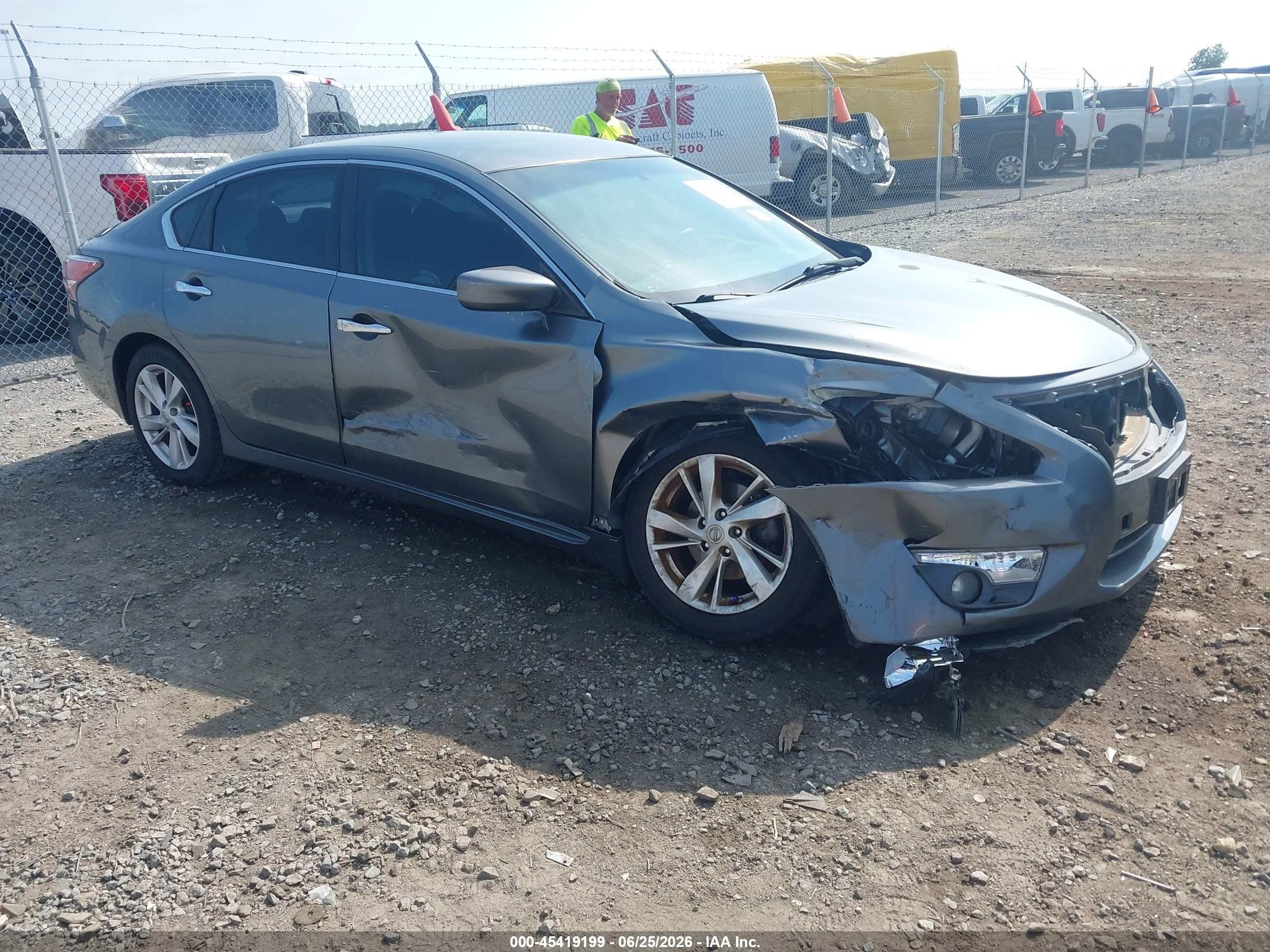 2015 Nissan Altima 2.5, VIN 1N4AL3AP9FC275565 — Front end