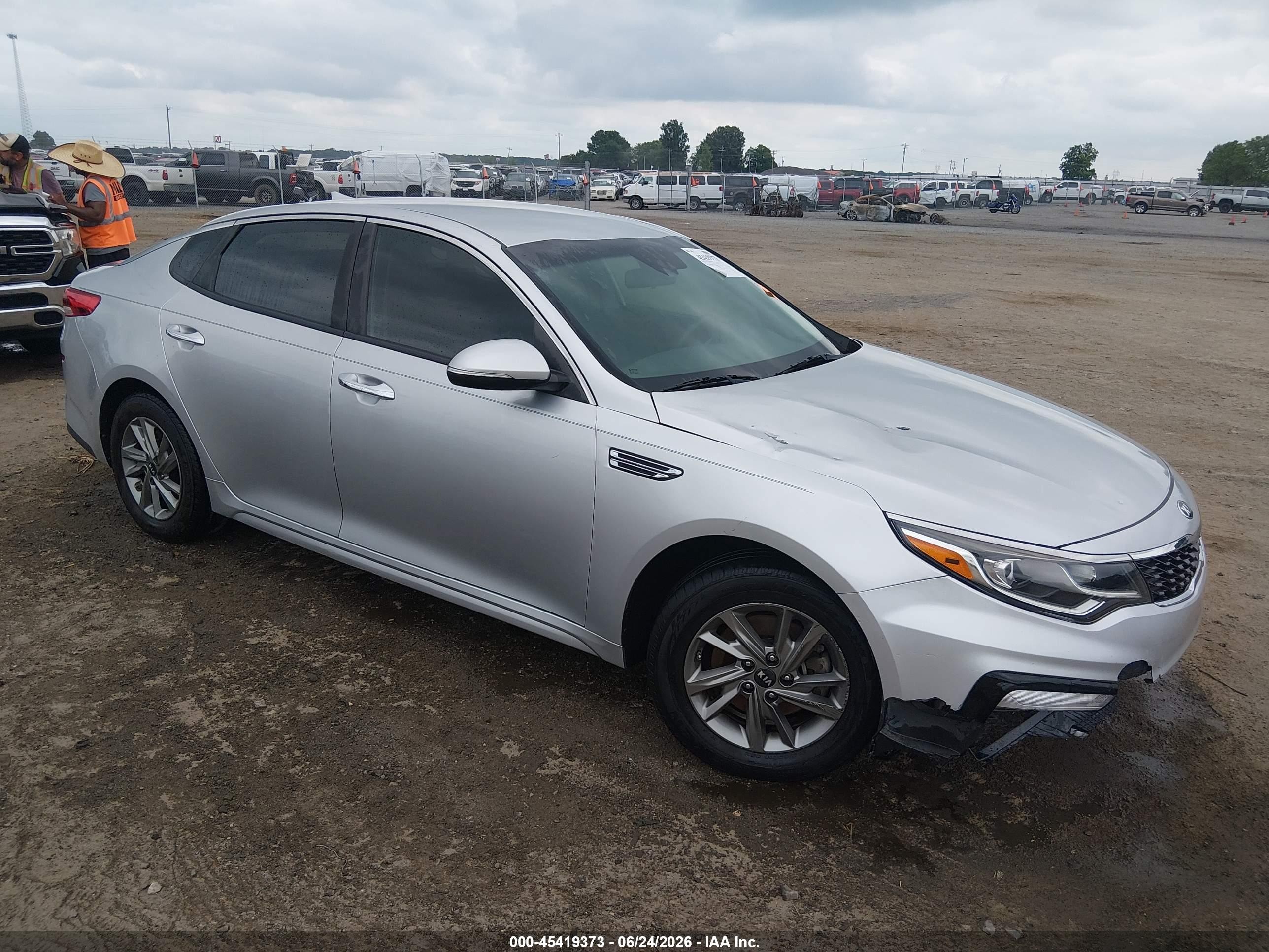 2019 Kia Optima S, VIN 5XXGT4L31KG309688 — Front end