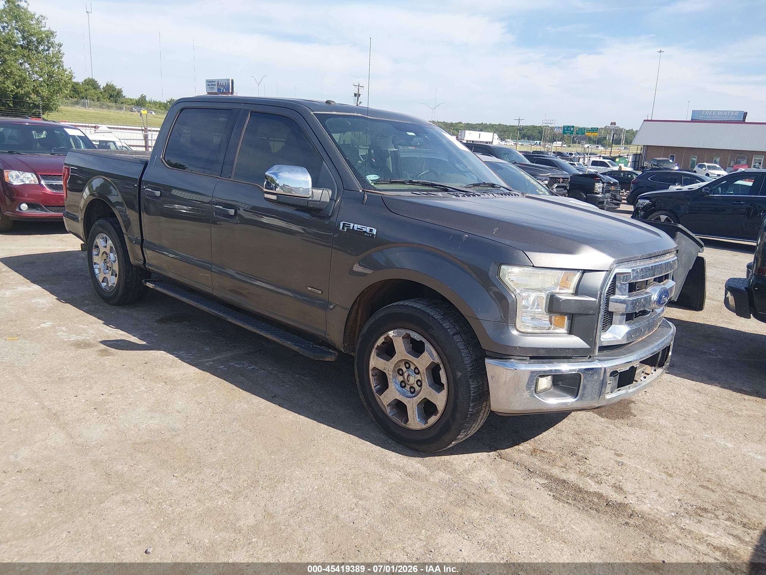 2016 Ford F-150 Lariat, VIN 1FTEW1CP6GKD53960 — Front end