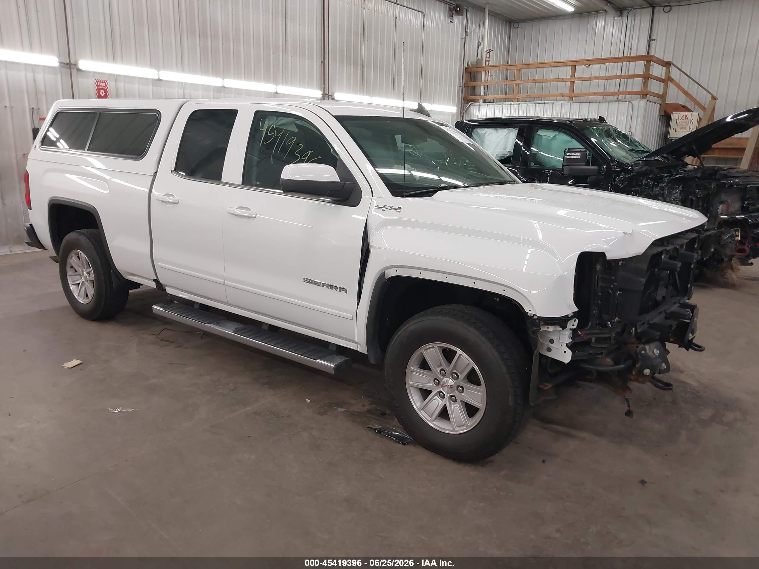 2018 GMC Sierra 1500 SLE, VIN 1GTV2MEC8JZ336650 — Front end