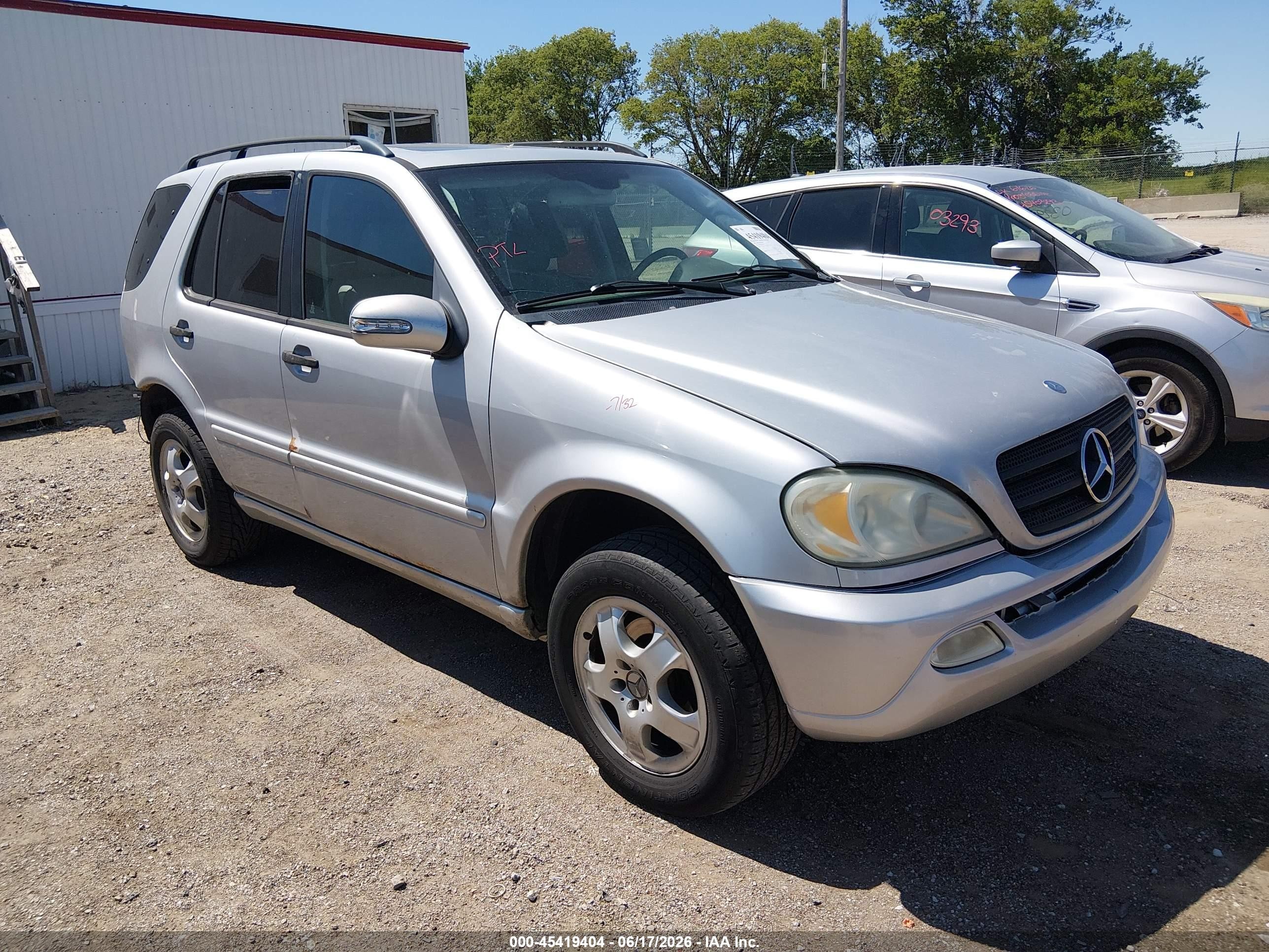 2003 Mercedes-Benz M 350, VIN 4JGAB57E83A412965 — Rear end